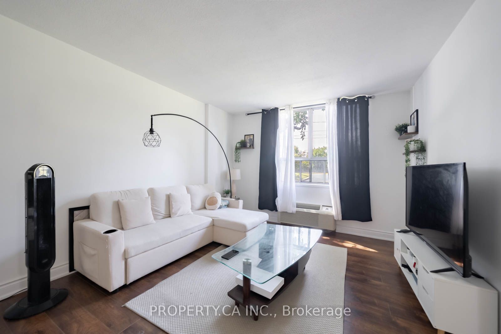 W13862460 Property Photo 3