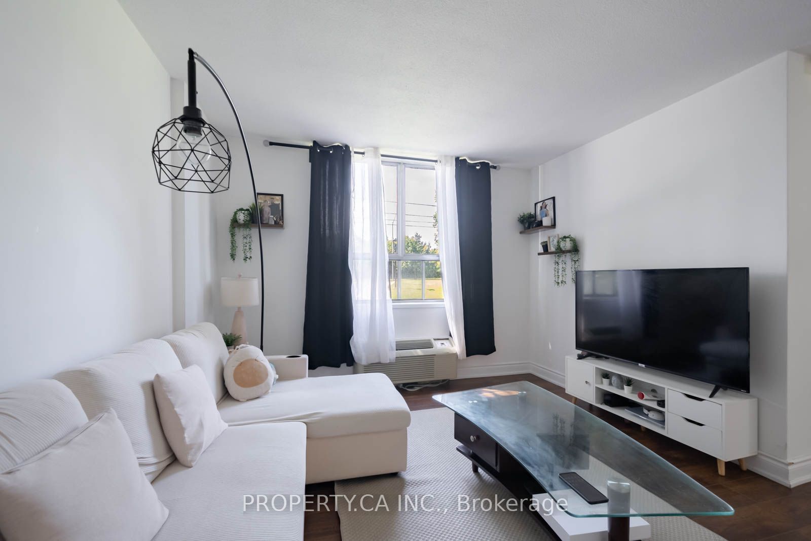 W13862460 Property Photo 5
