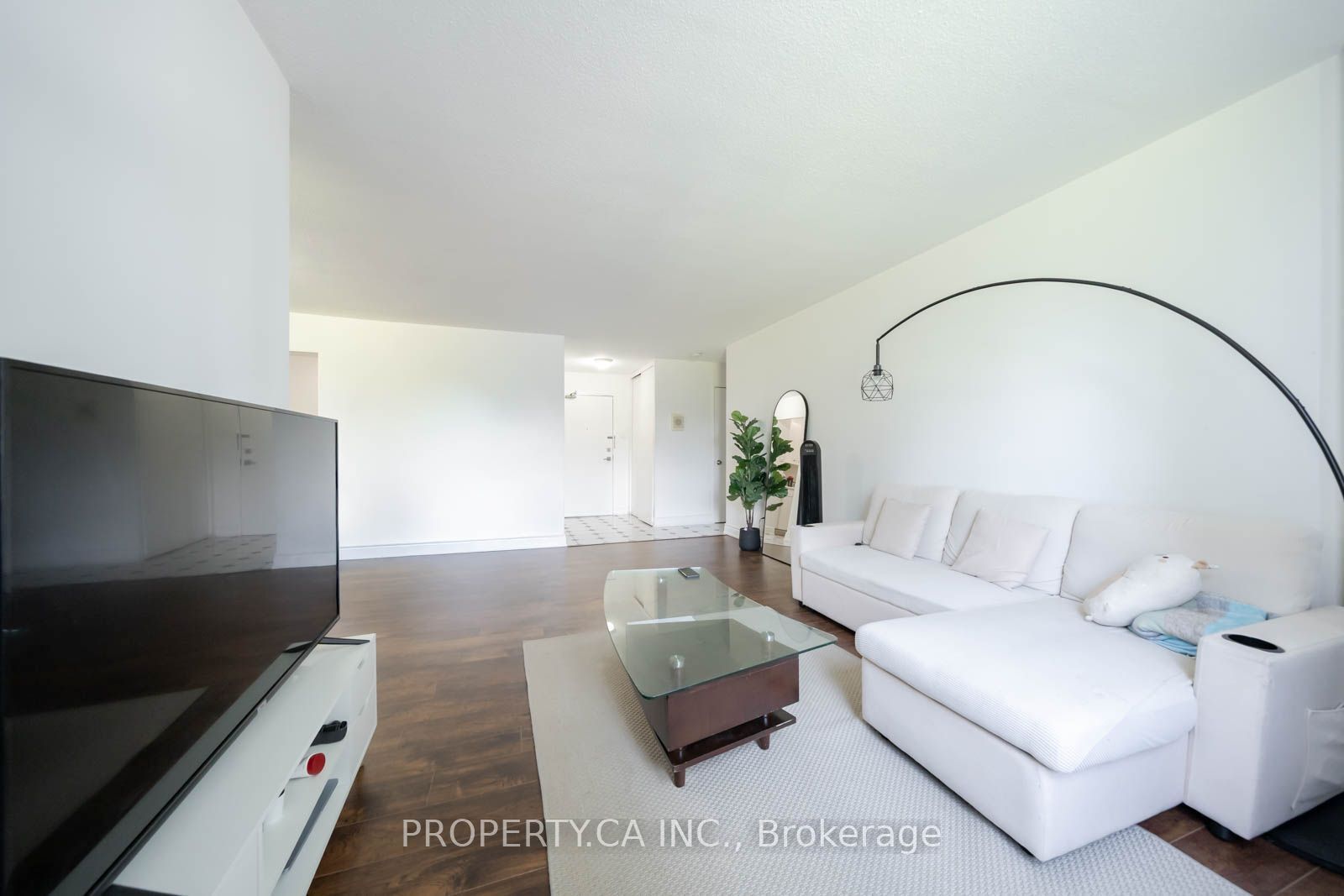 W13862460 Property Photo 6