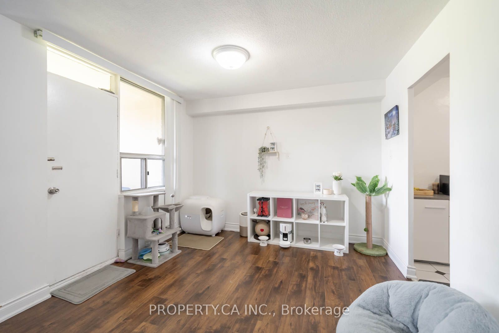 W13862460 Property Photo 8