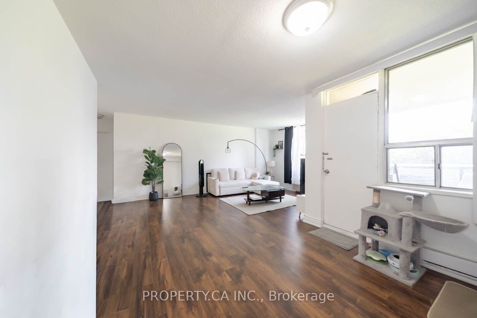 W13862460 Property Photo 9