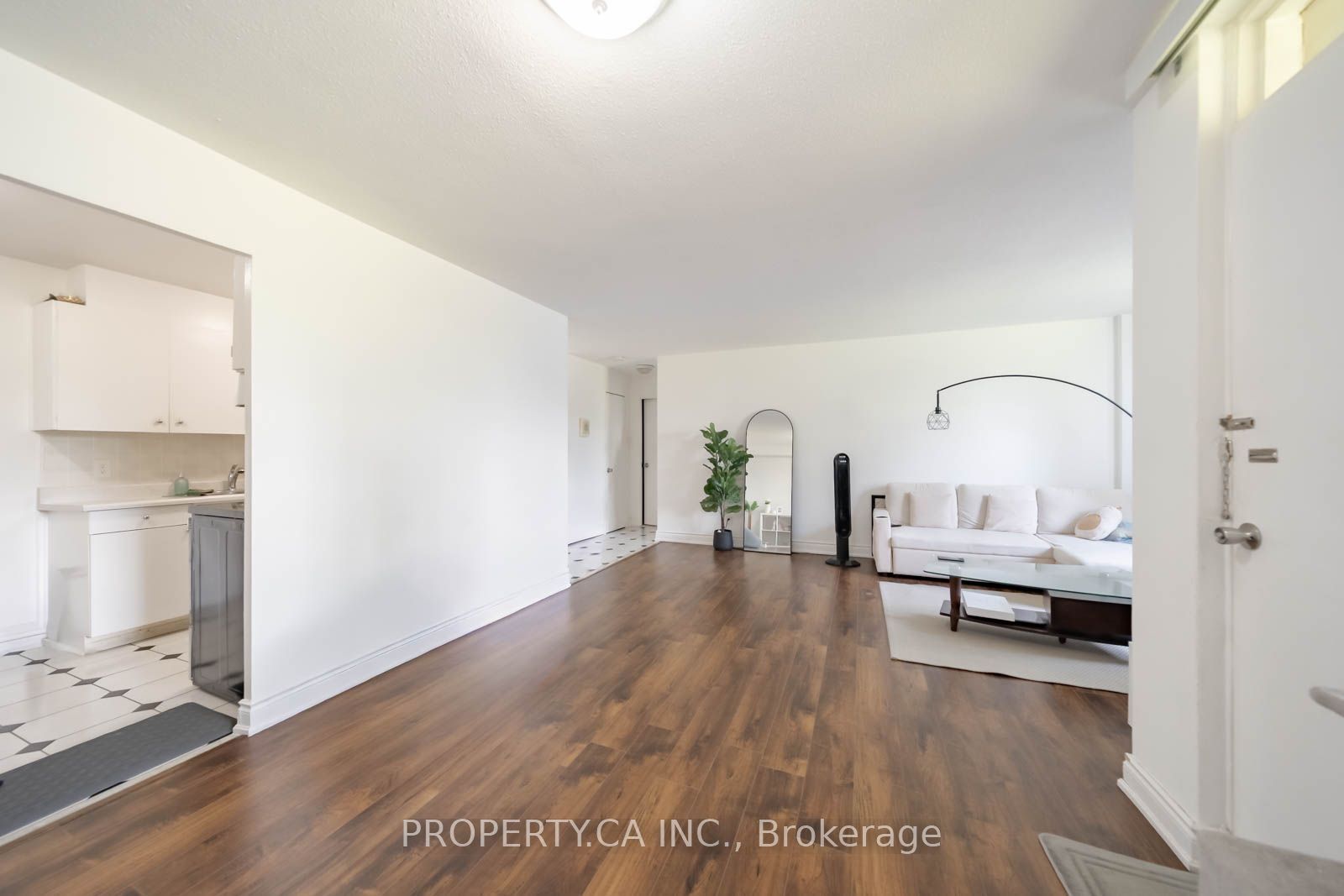 W13862460 Property Photo 10