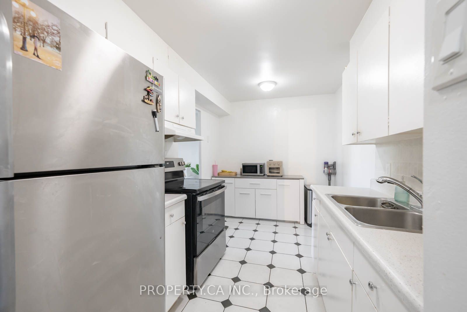 W13862460 Property Photo 11