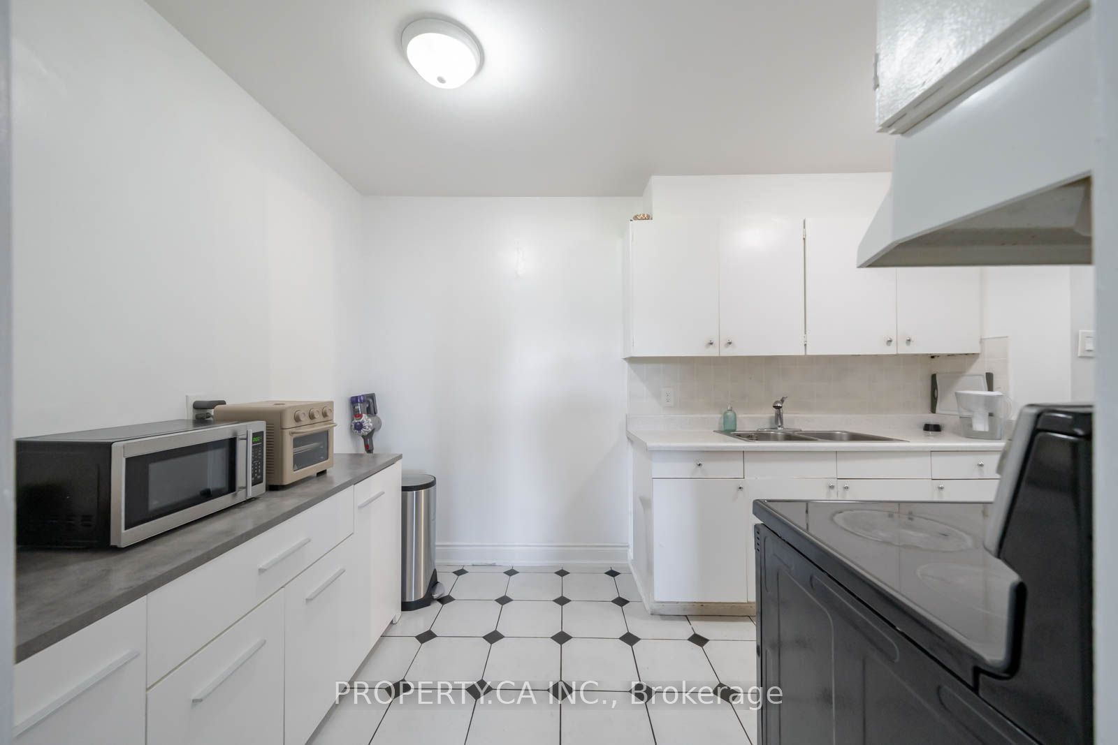 W13862460 Property Photo 12
