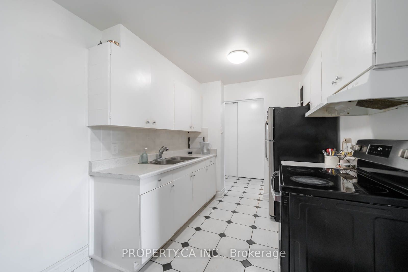 W13862460 Property Photo 13