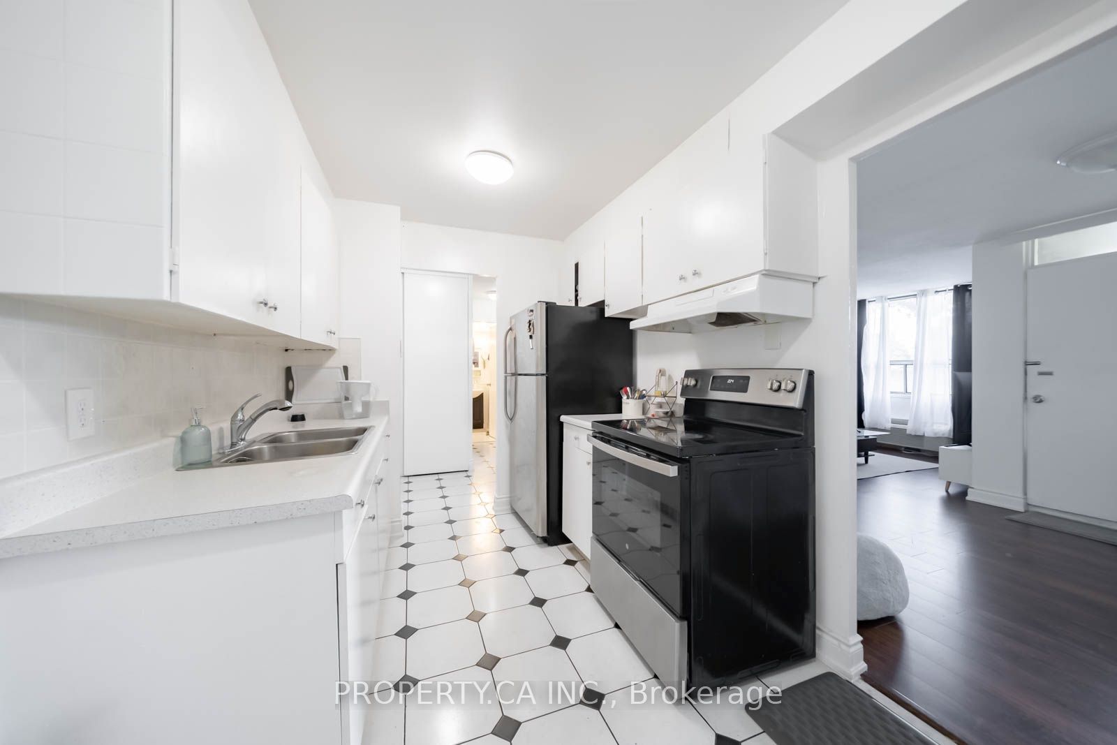 W13862460 Property Photo 14