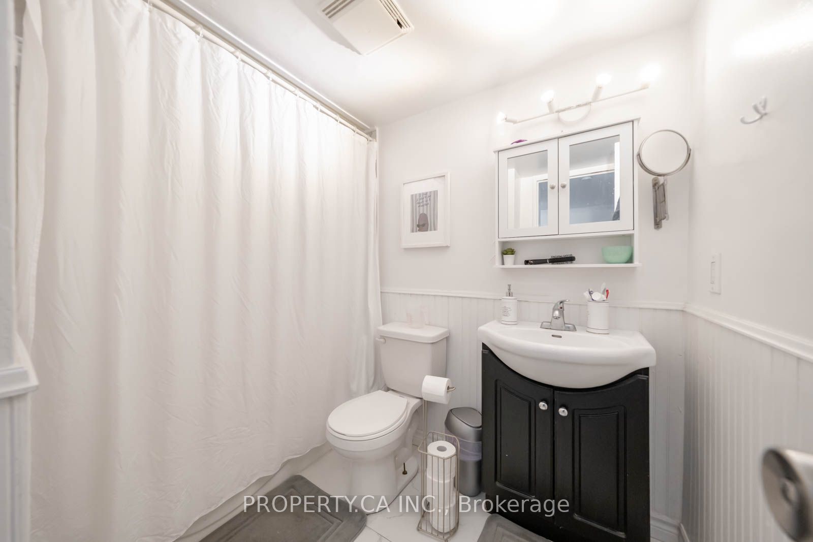 W13862460 Property Photo 17