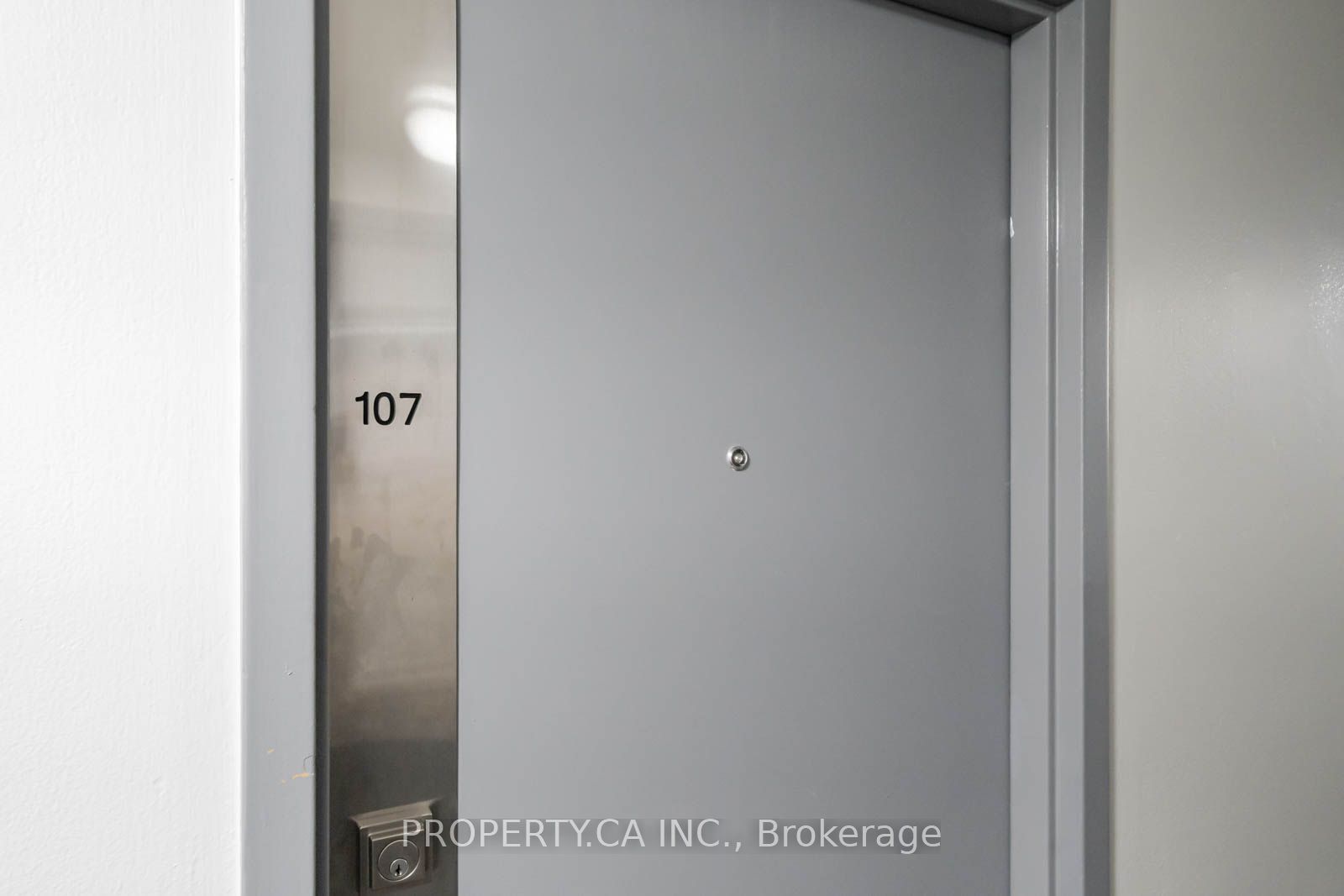 W13862460 Property Photo 25