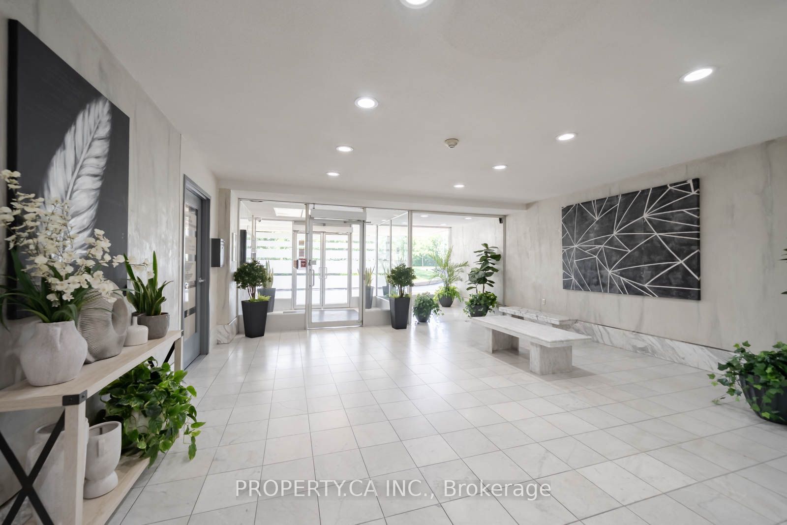 W13862460 Property Photo 26