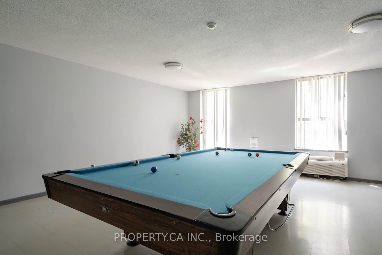 W13862460 Property Photo 29