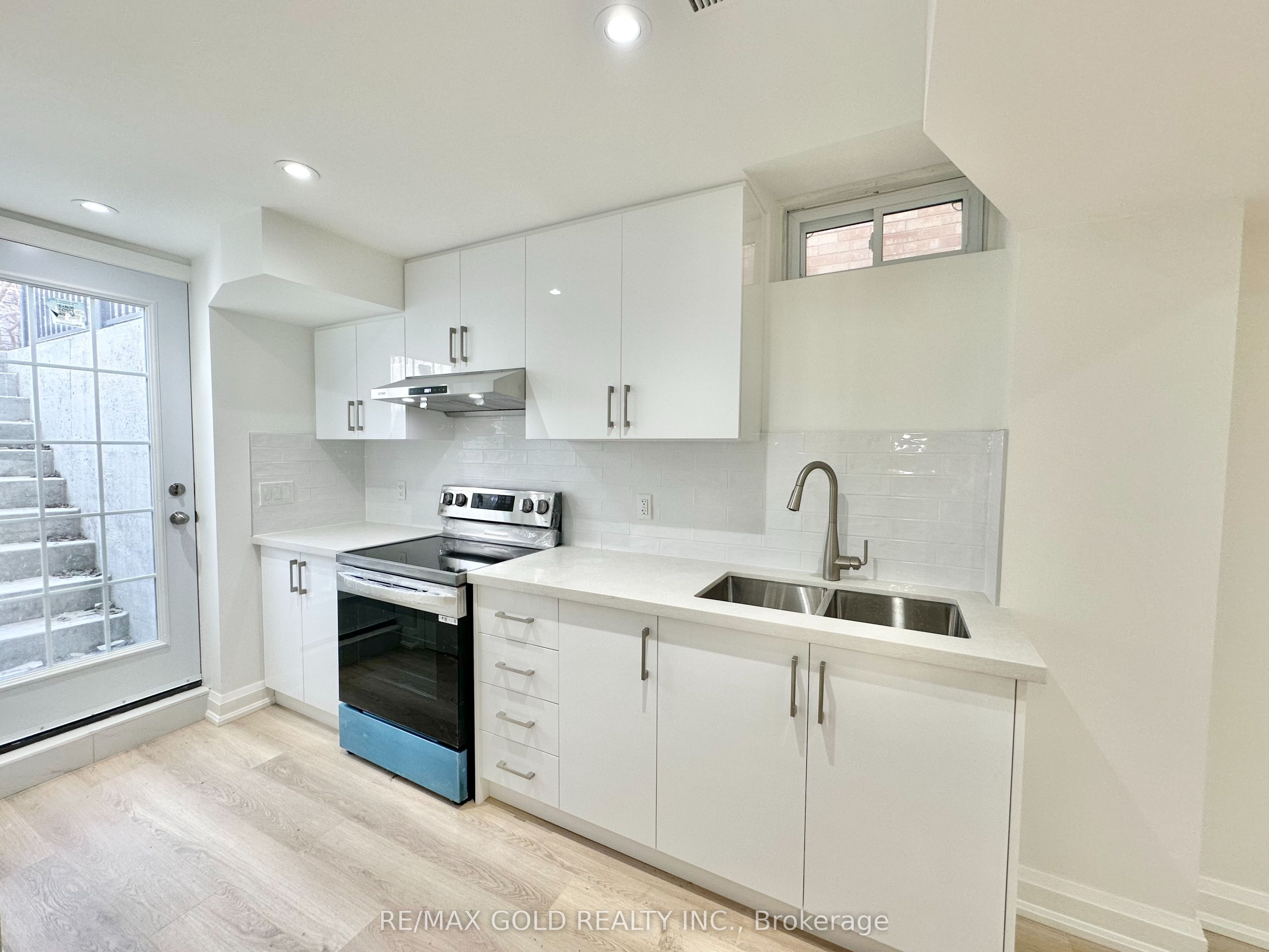 7099 Village Walk Basement Property Photo 1