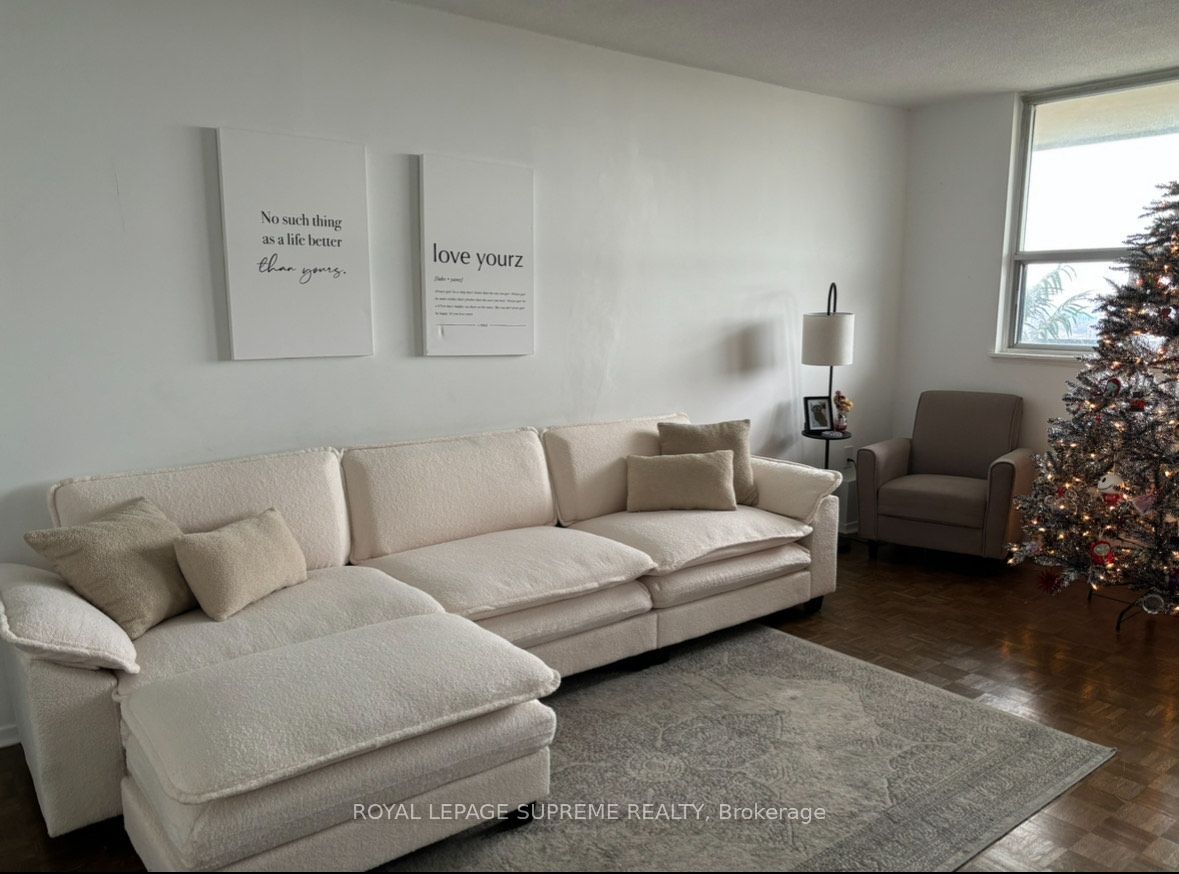 541 Blackthorn Avenue 1514 Property Photo 6