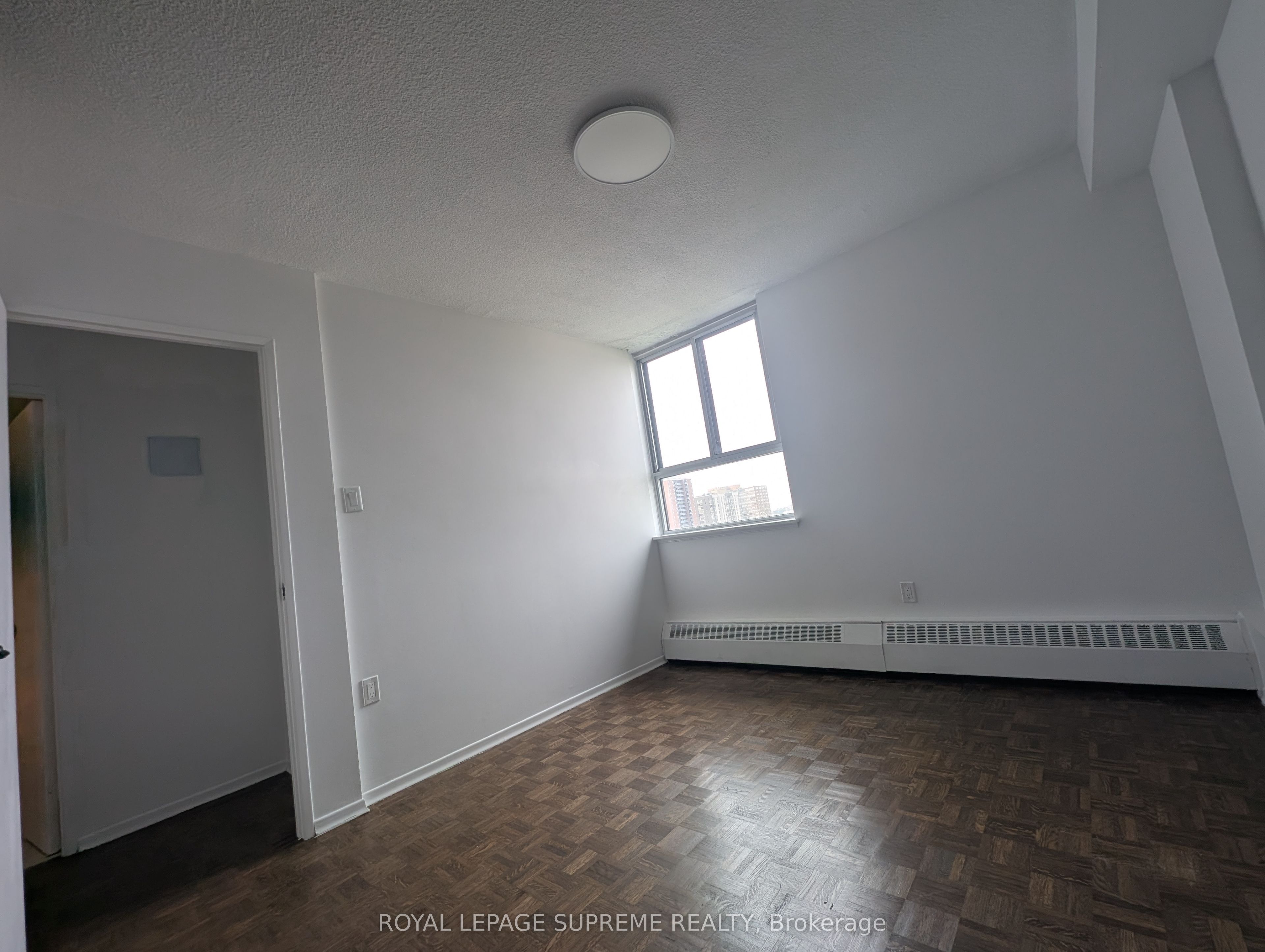 541 Blackthorn Avenue 1514 Property Photo 9