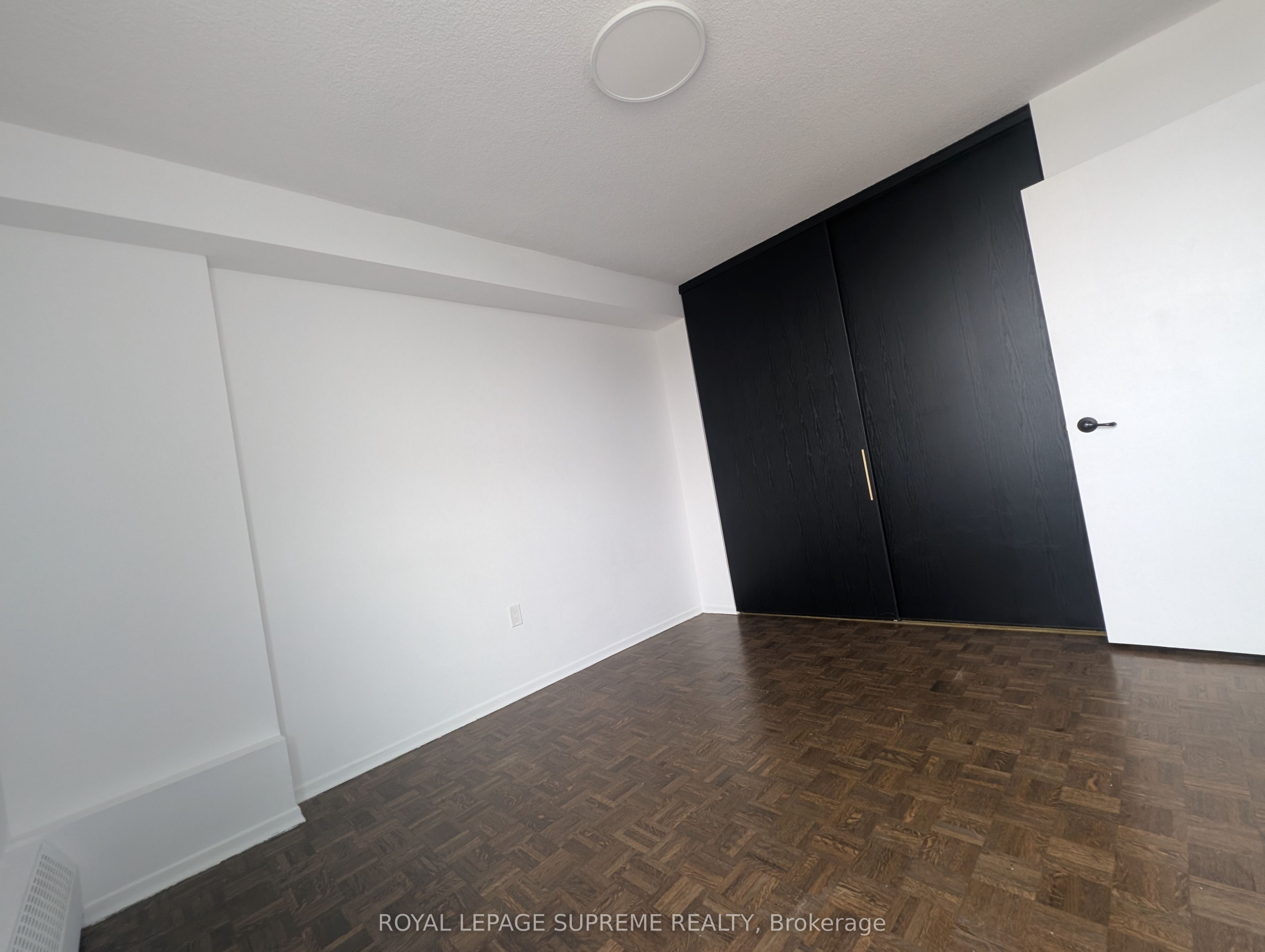 541 Blackthorn Avenue 1514 Property Photo 10
