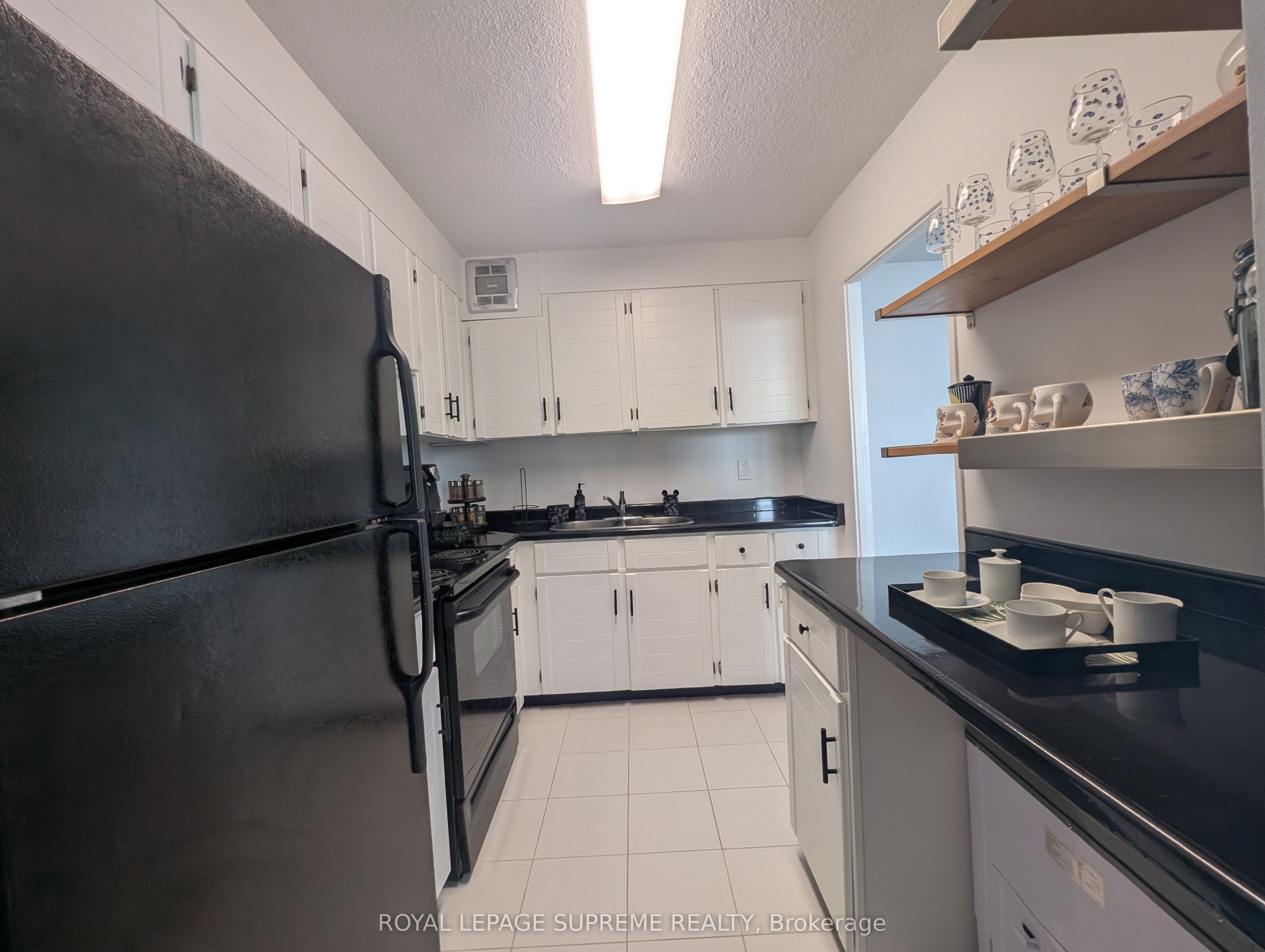 541 Blackthorn Avenue 1514 Property Photo 13