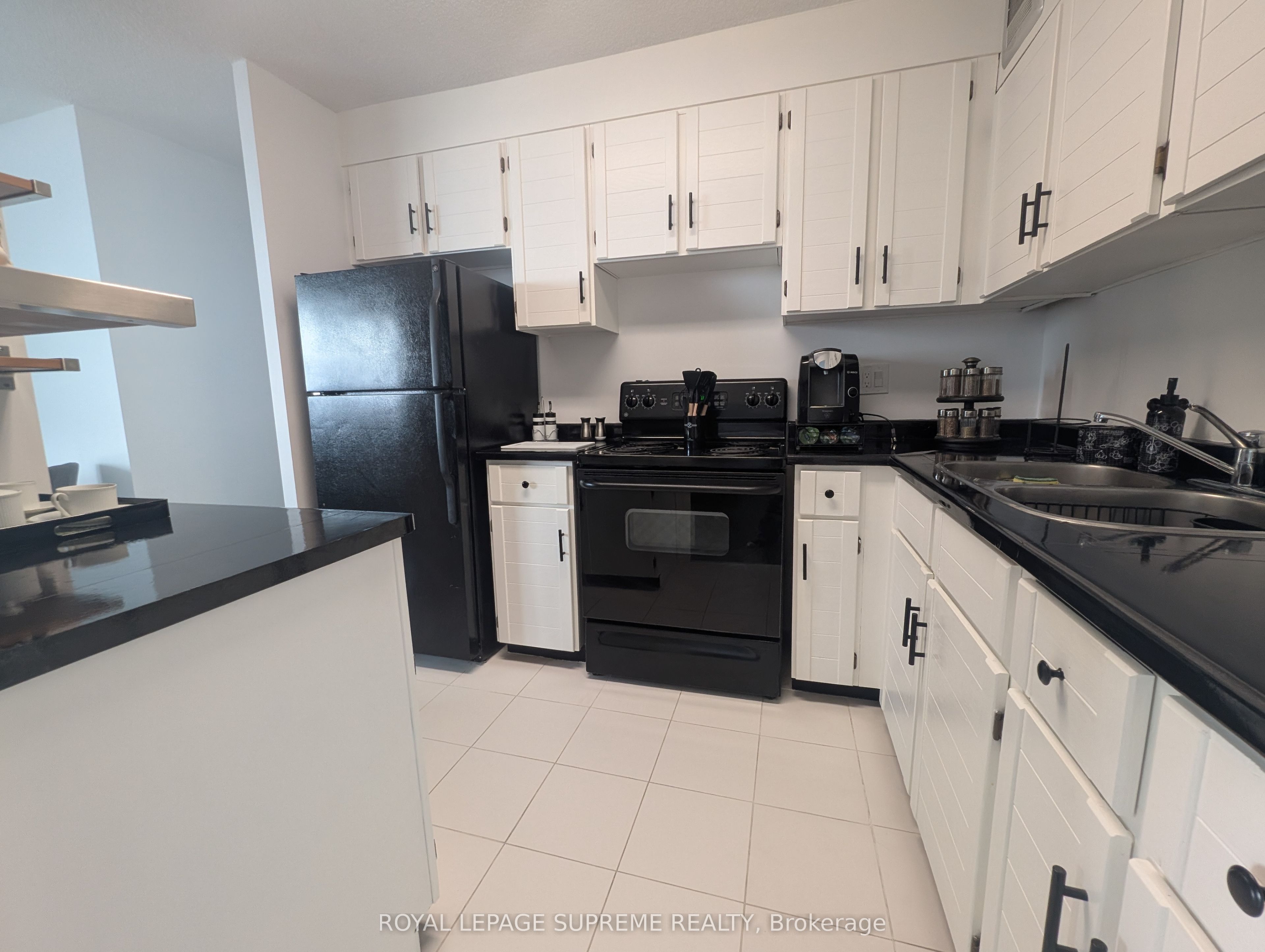 541 Blackthorn Avenue 1514 Property Photo 14