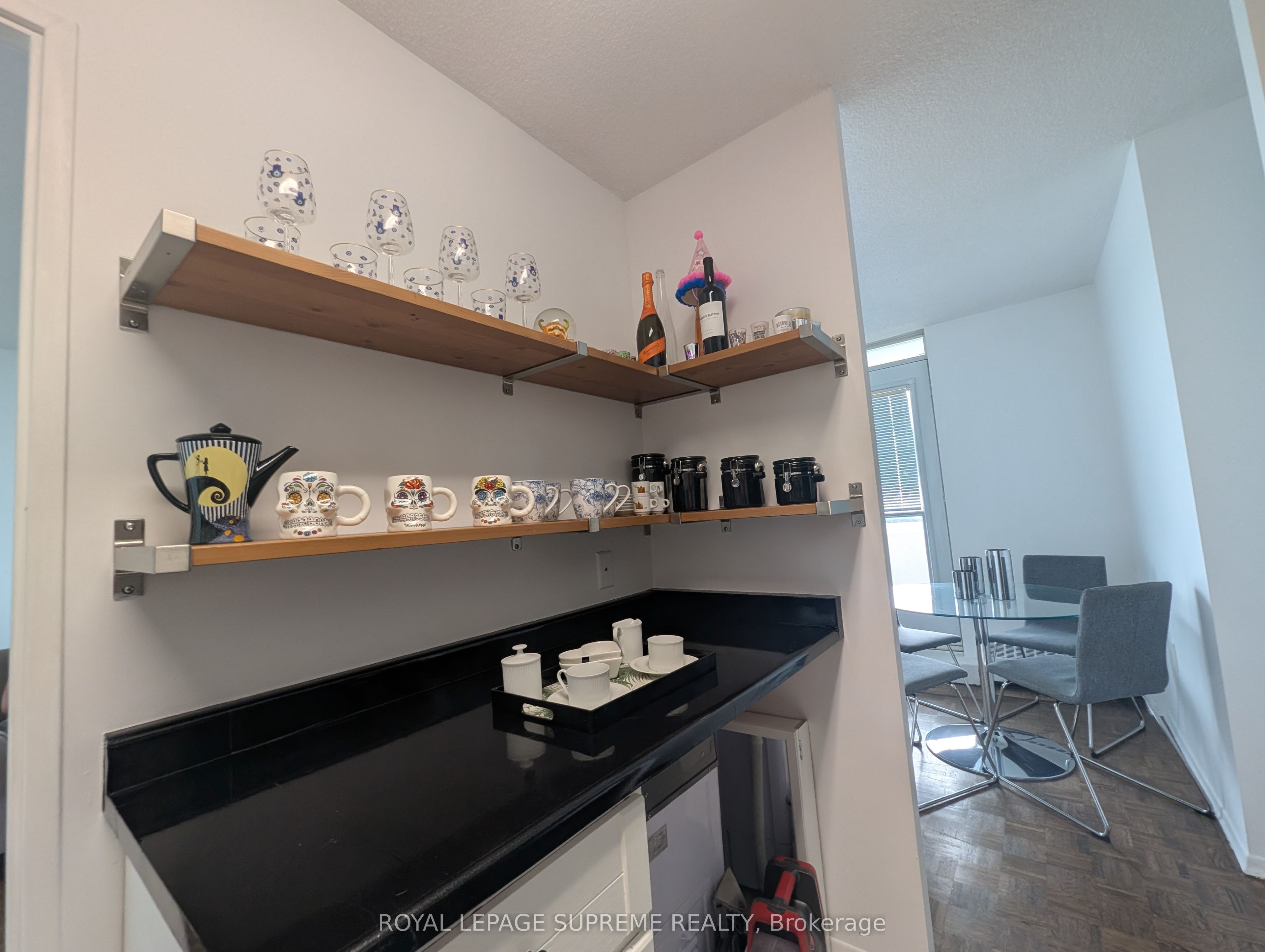 541 Blackthorn Avenue 1514 Property Photo 15