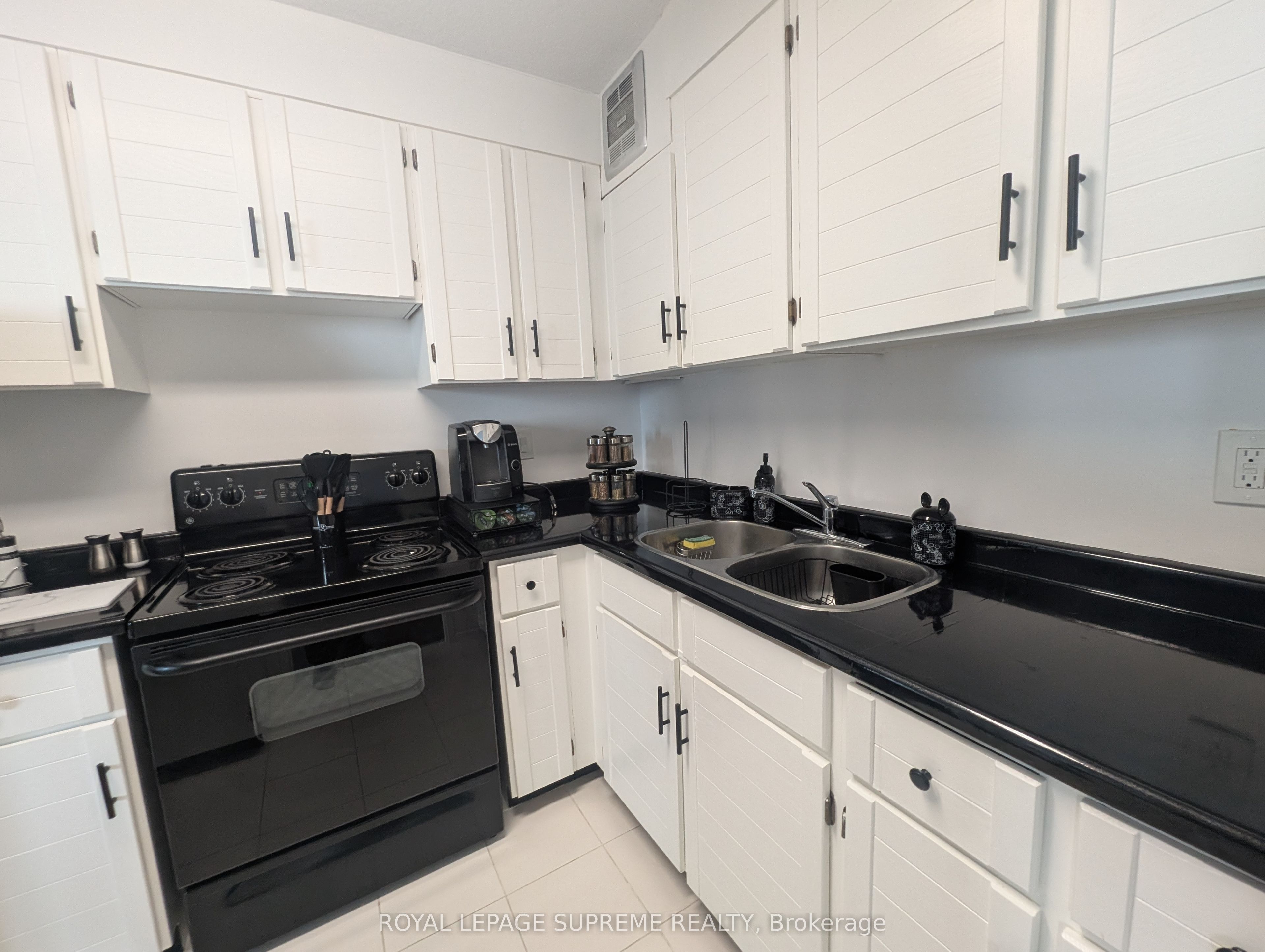 541 Blackthorn Avenue 1514 Property Photo 16