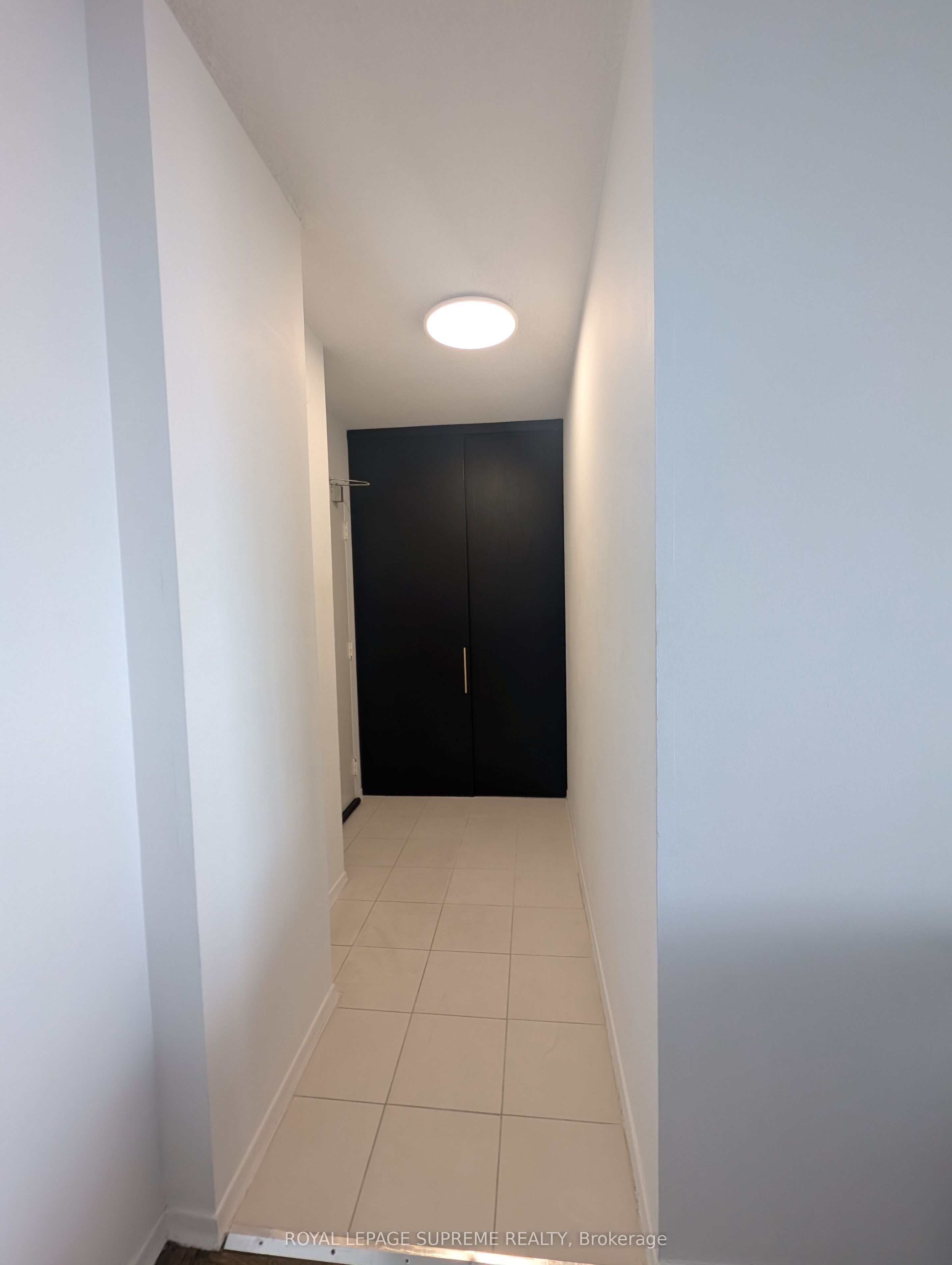 541 Blackthorn Avenue 1514 Property Photo 17