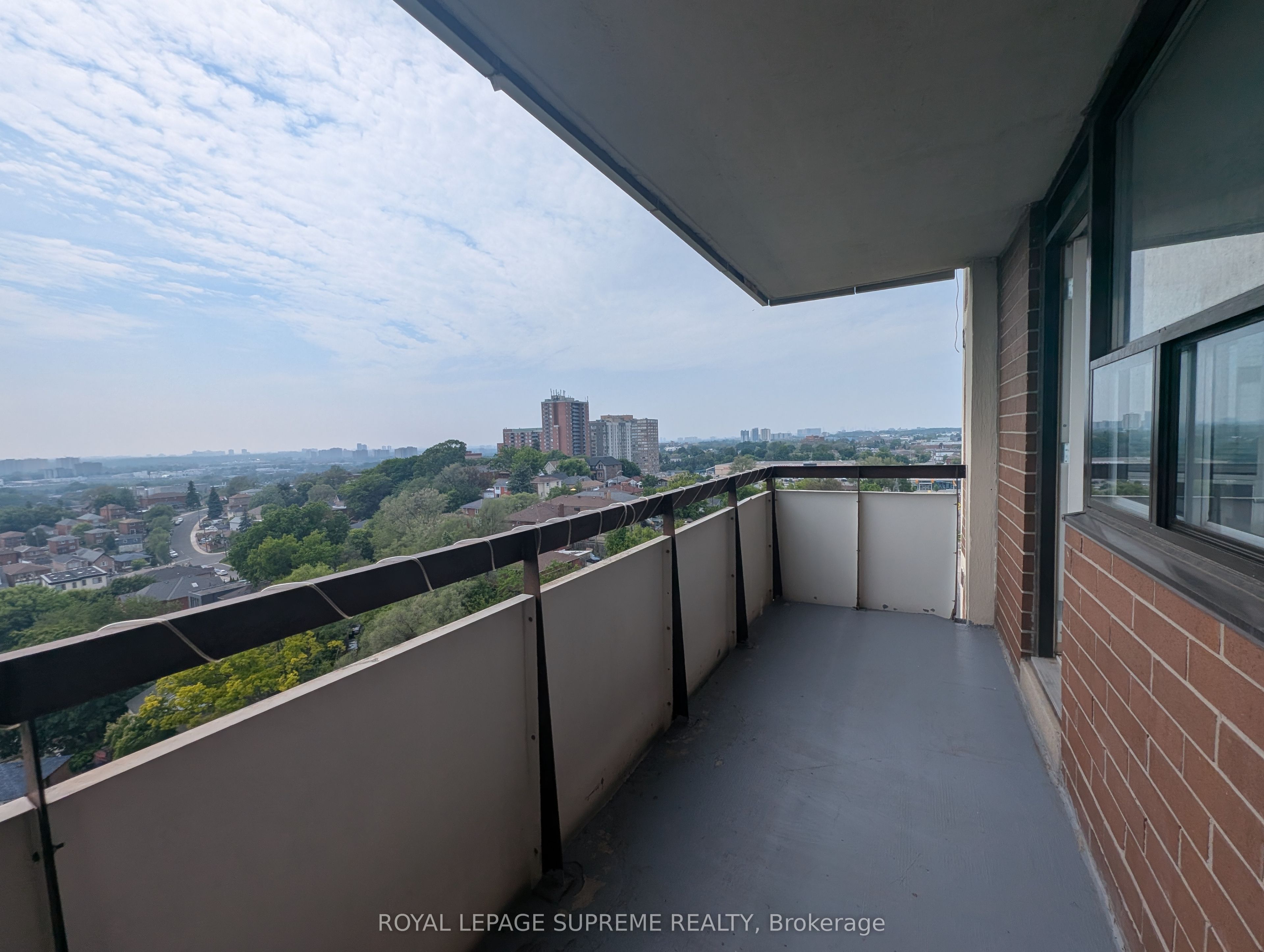 541 Blackthorn Avenue 1514 Property Photo 23