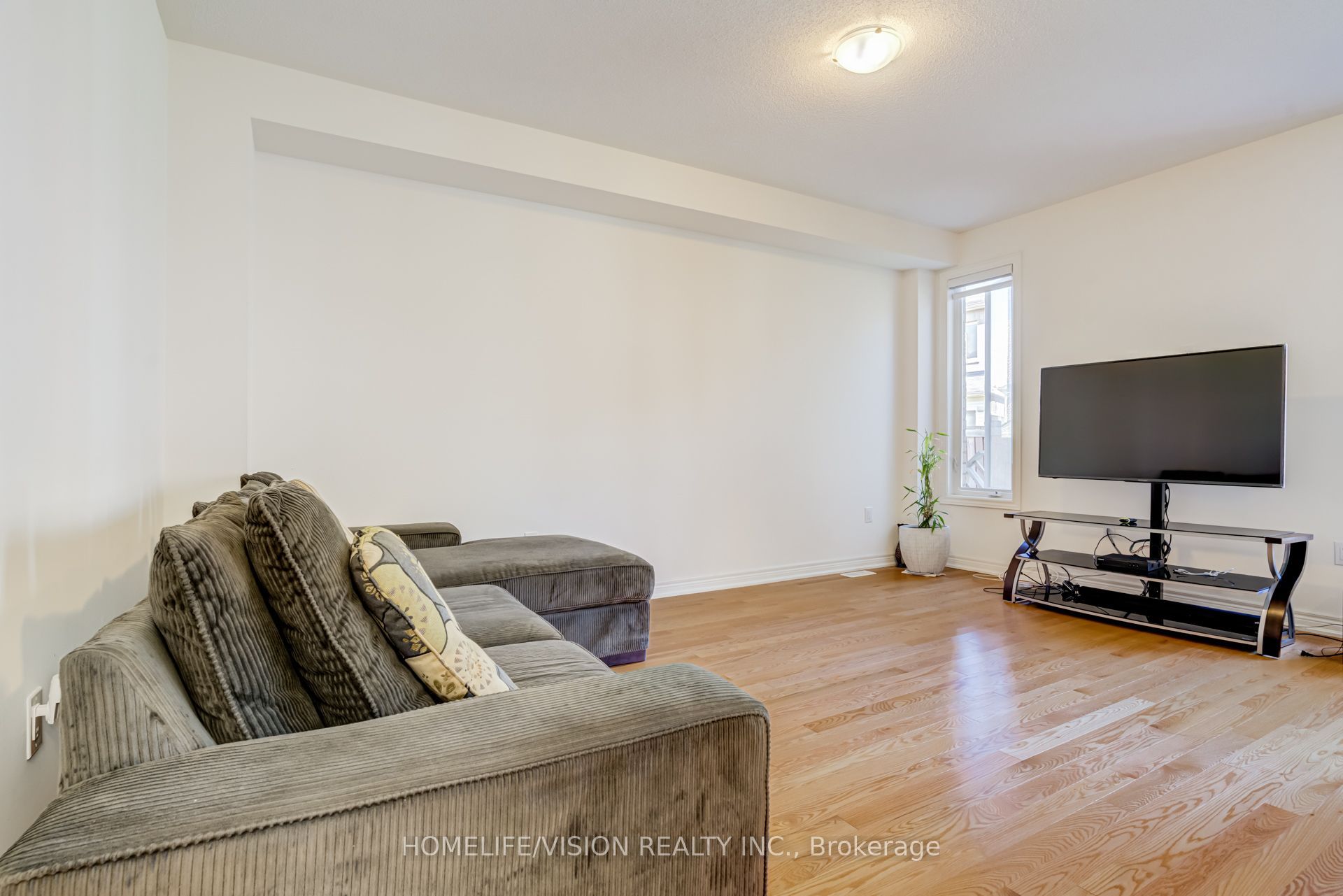 383 Royal West Drive Property Photo 10