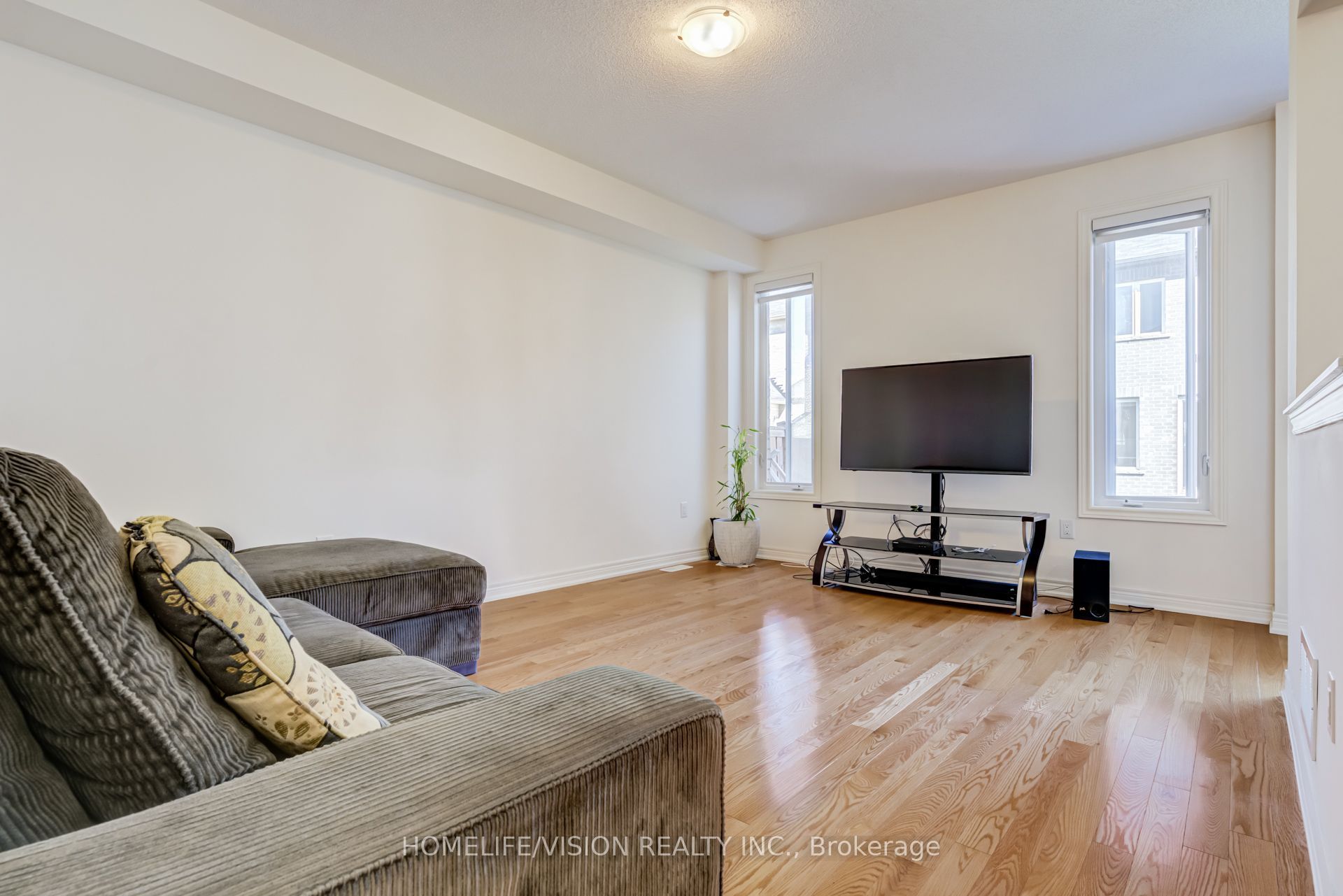 383 Royal West Drive Property Photo 11