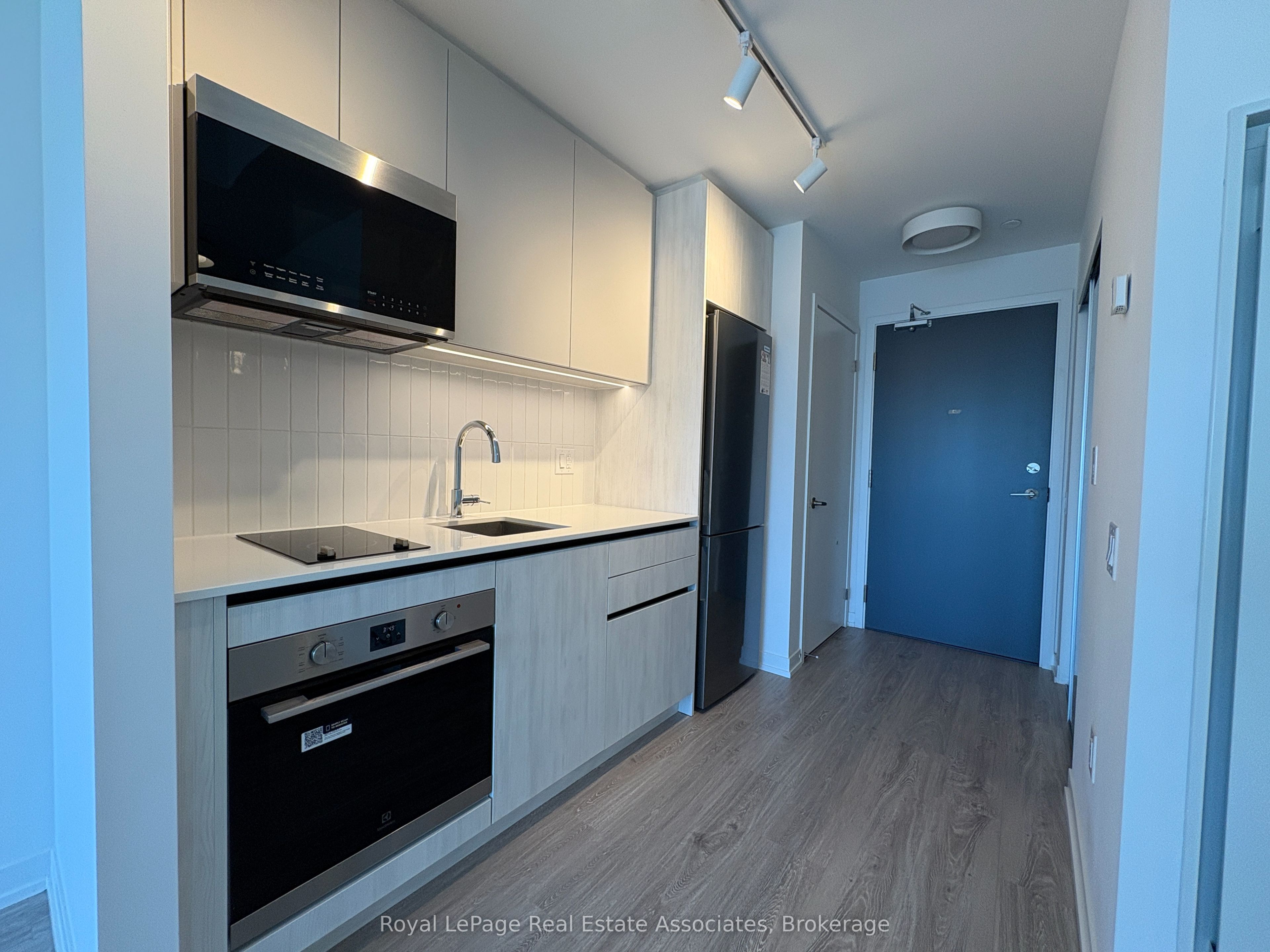 2485 Eglinton Avenue W 1002 Property Photo 3