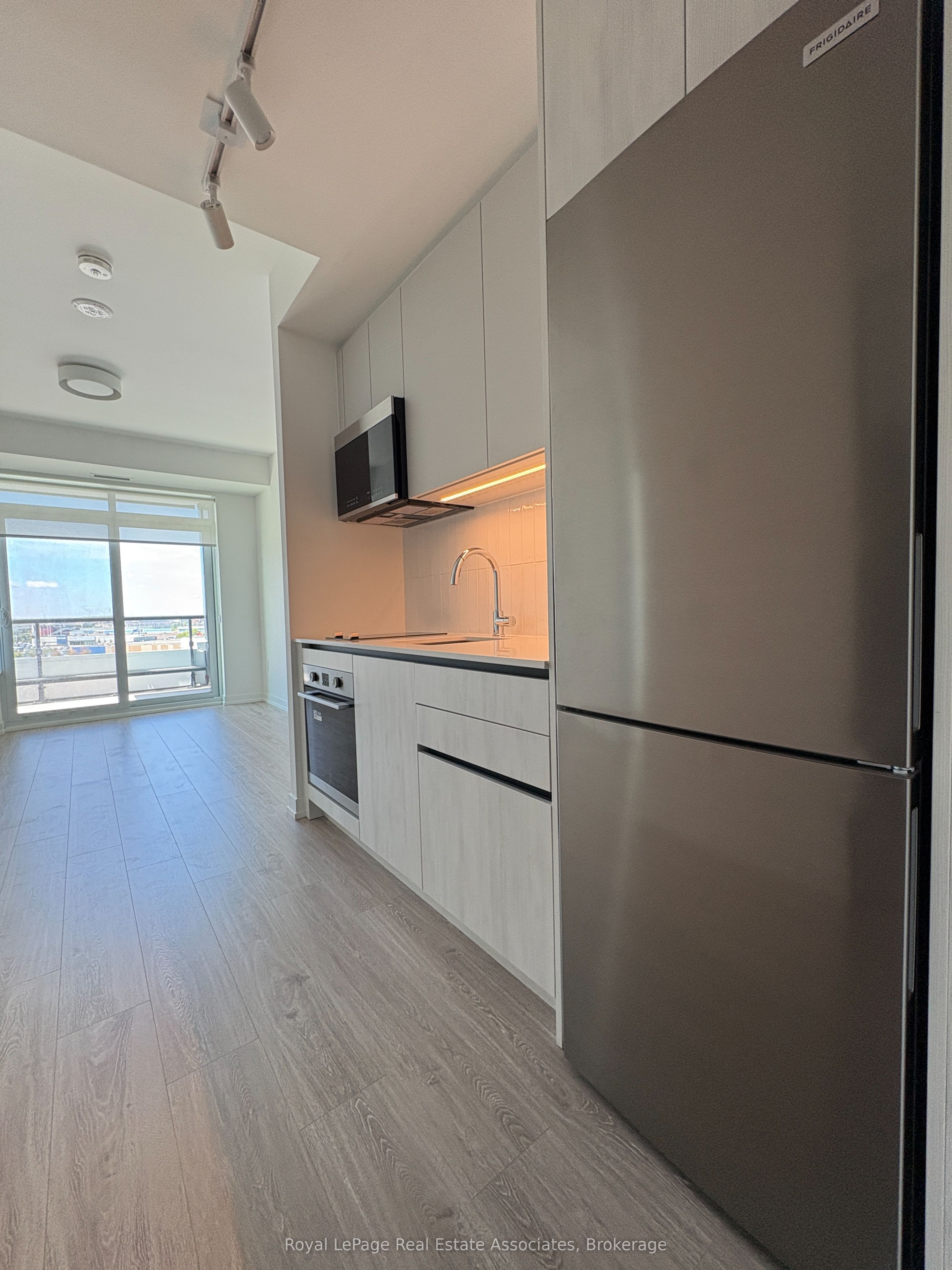 2485 Eglinton Avenue W 1002 Property Photo 4