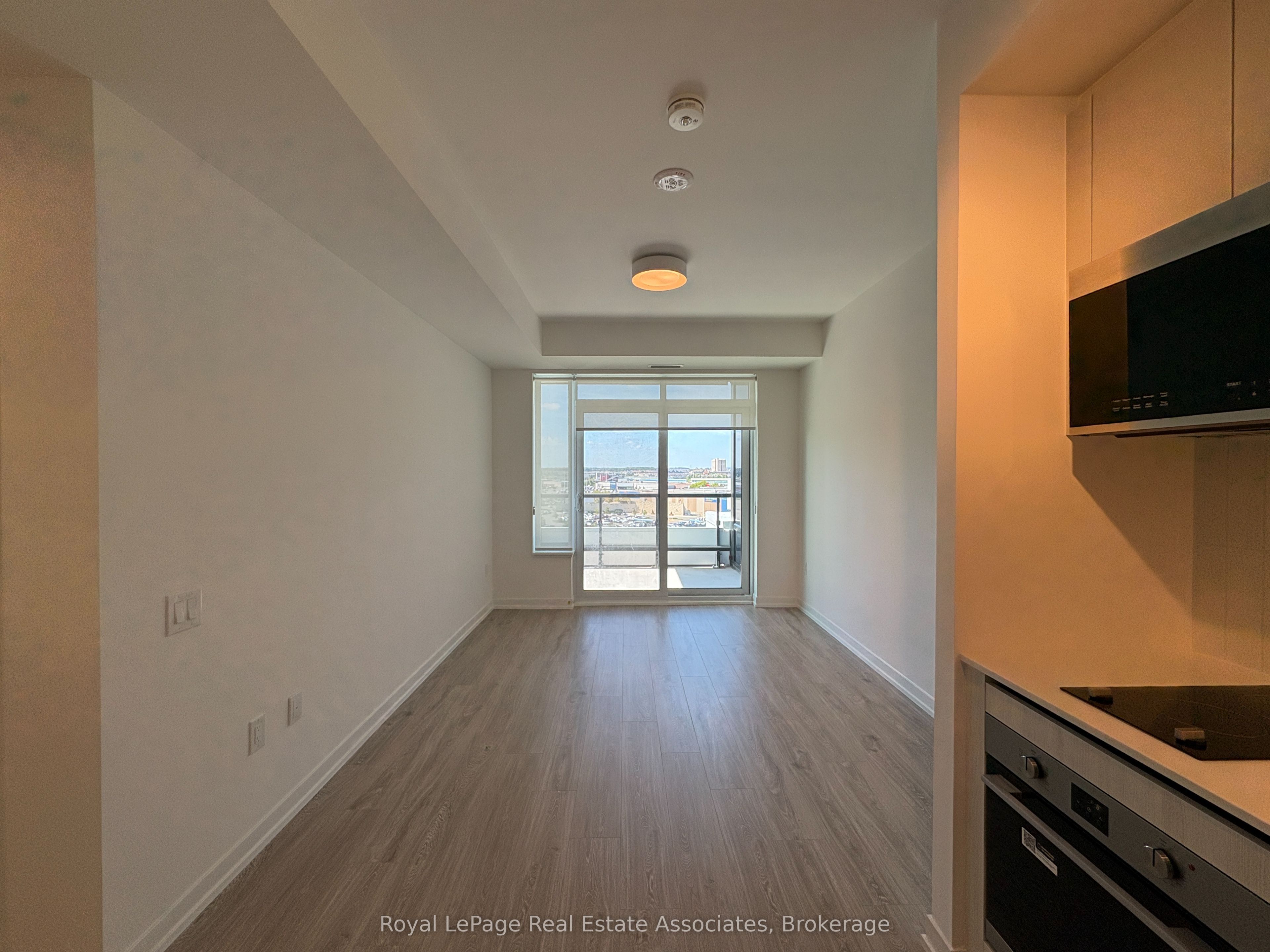 2485 Eglinton Avenue W 1002 Property Photo 6