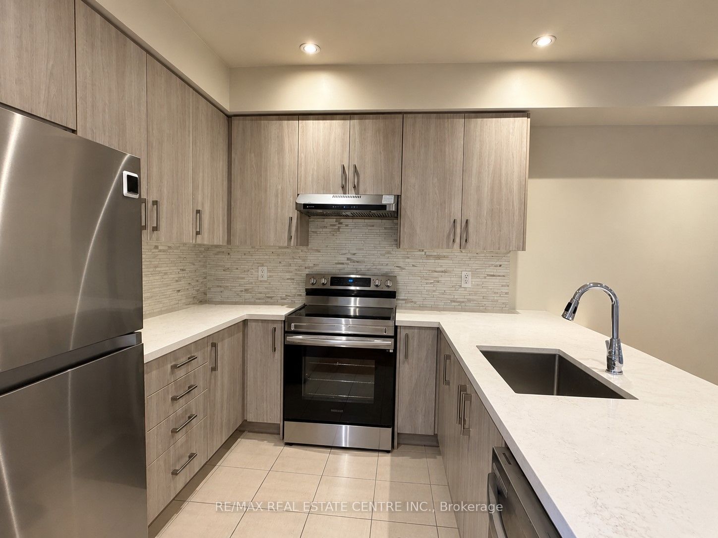 62 Hashmi Place Property Photo 4