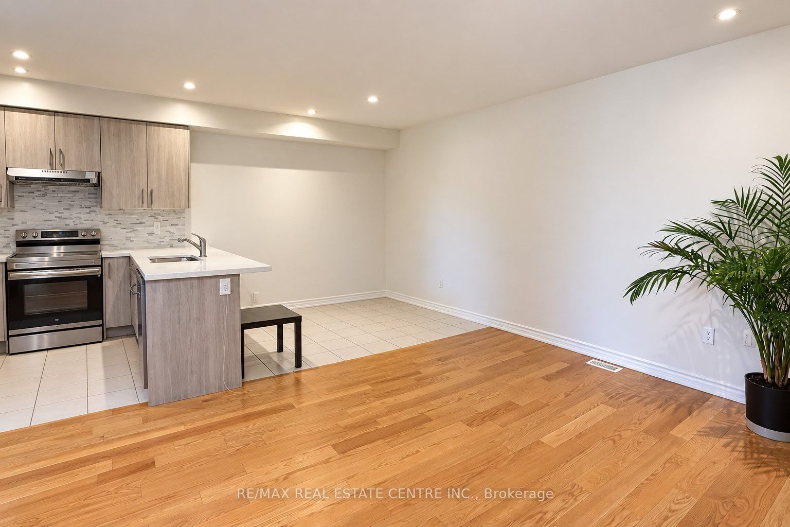 62 Hashmi Place Property Photo 5
