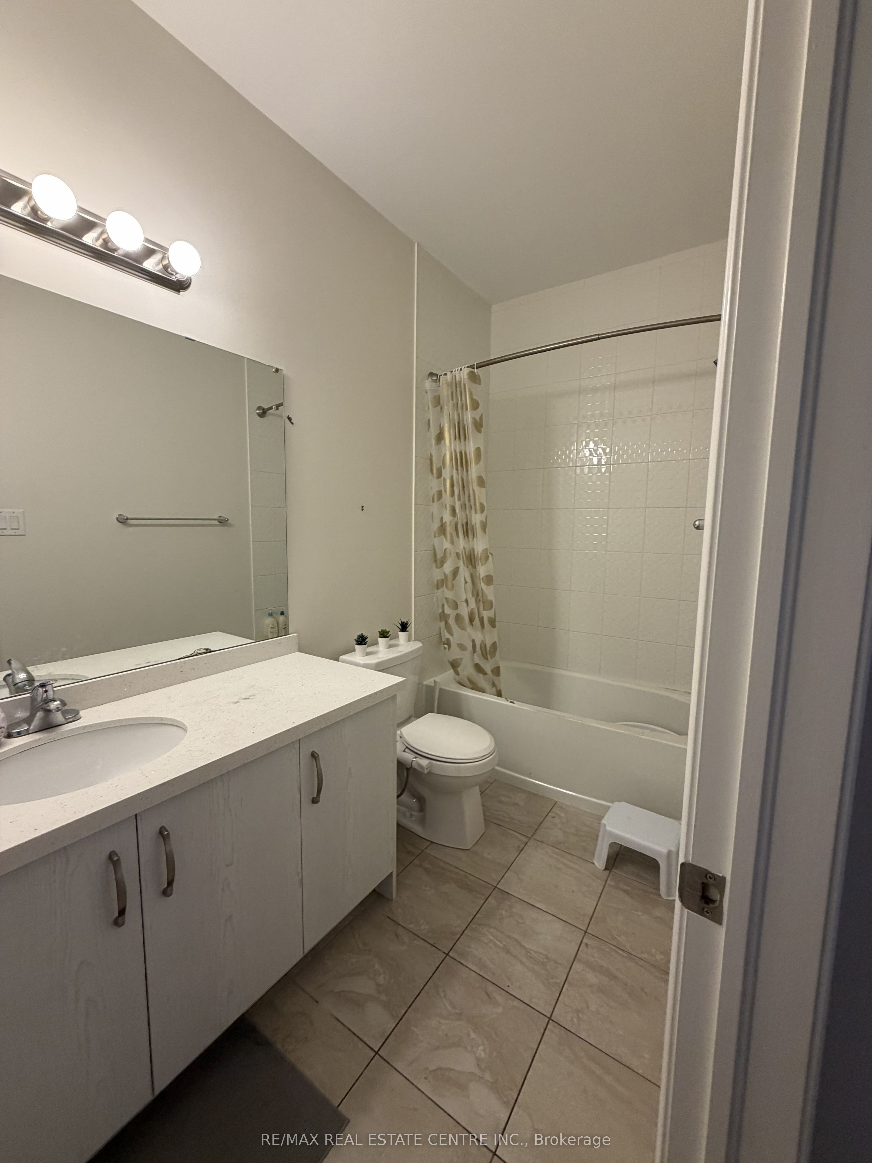 62 Hashmi Place Property Photo 8