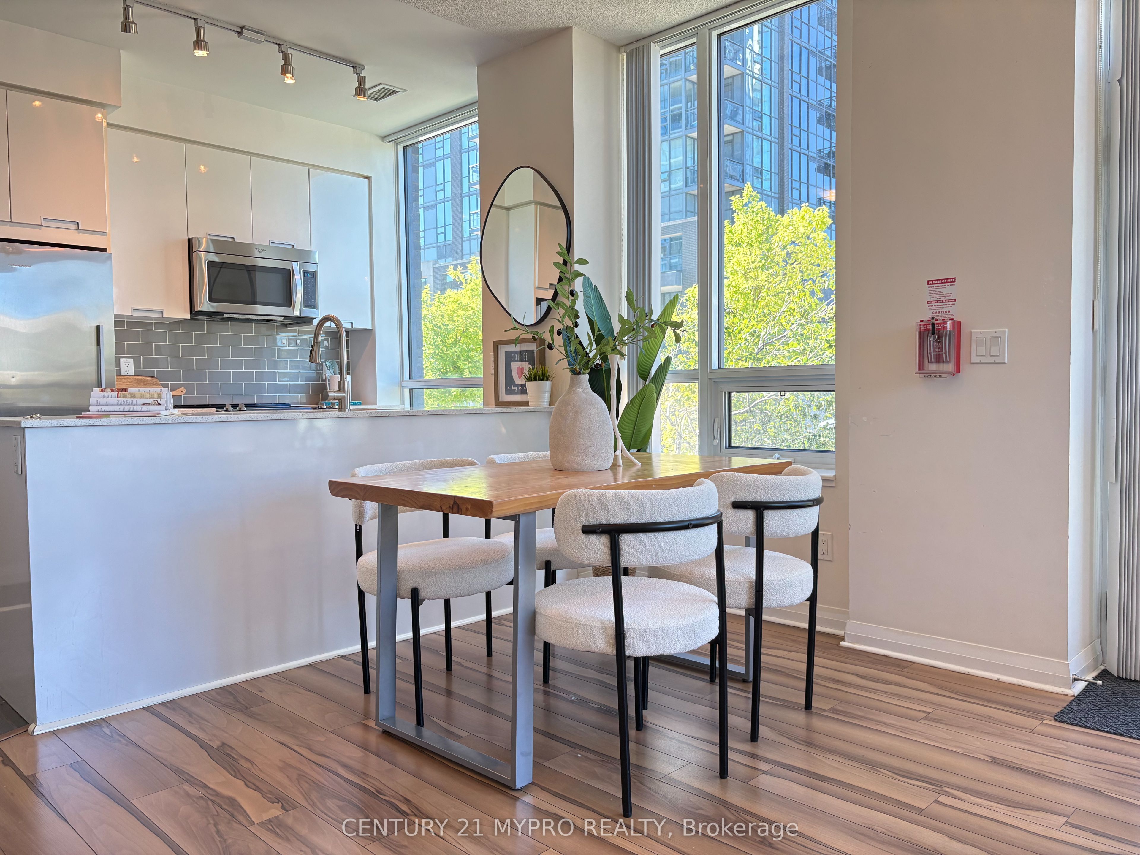 55 Eglinton Avenue W 103 Property Photo 10
