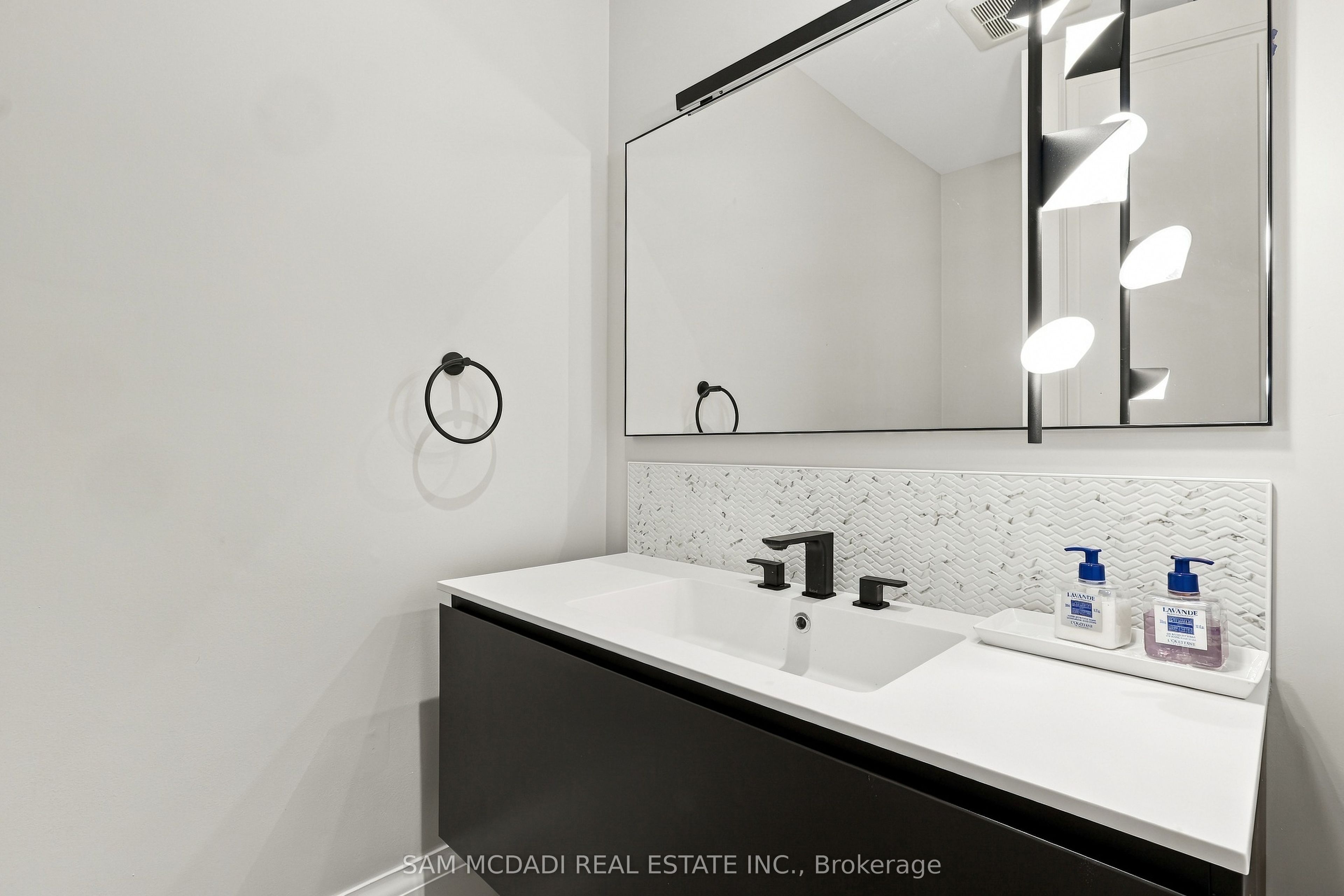 902 Parkland Avenue Property Photo 39