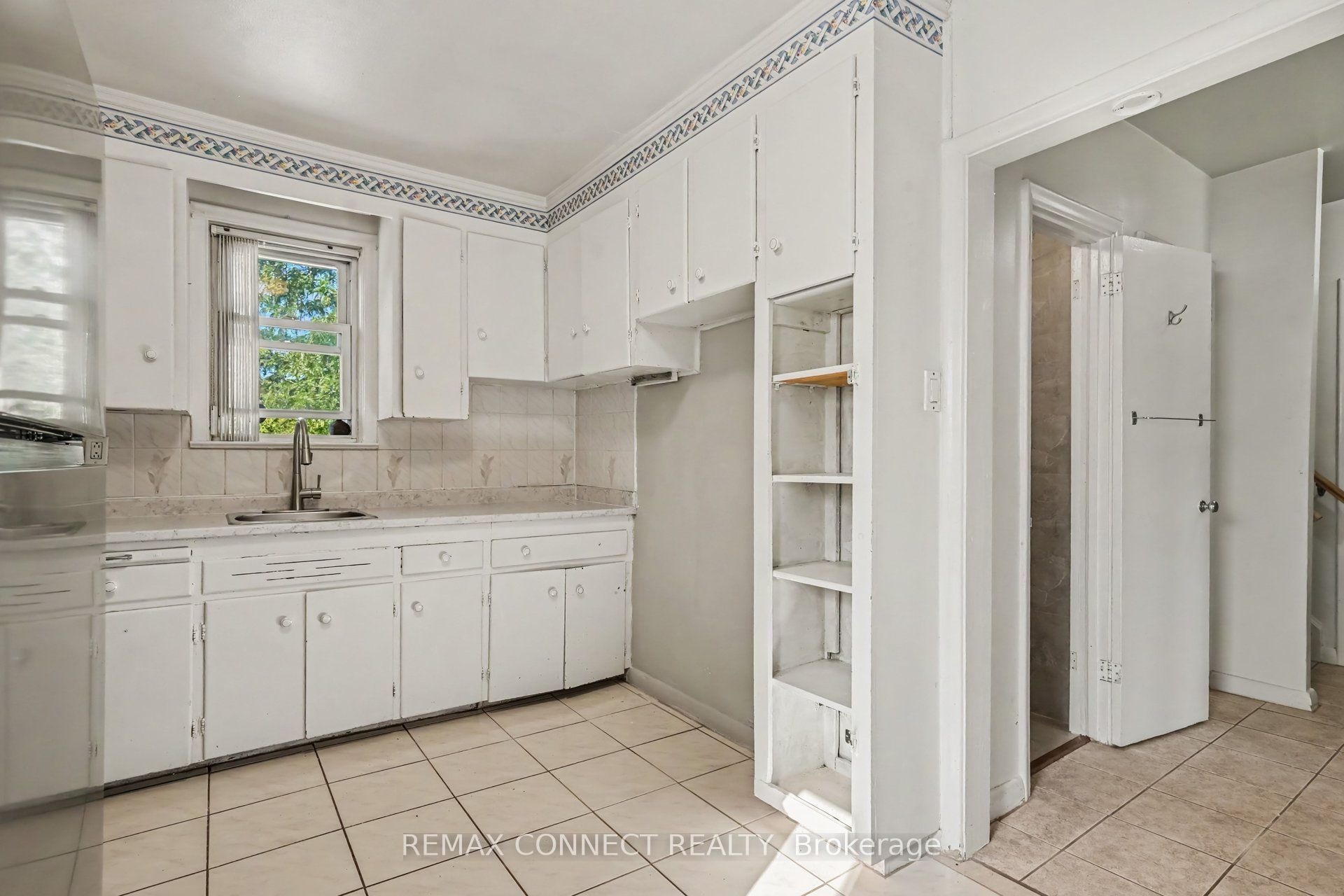 656 Browns Line Property Photo 6