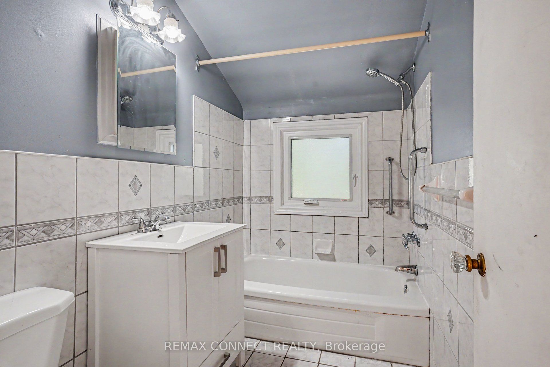 656 Browns Line Property Photo 8