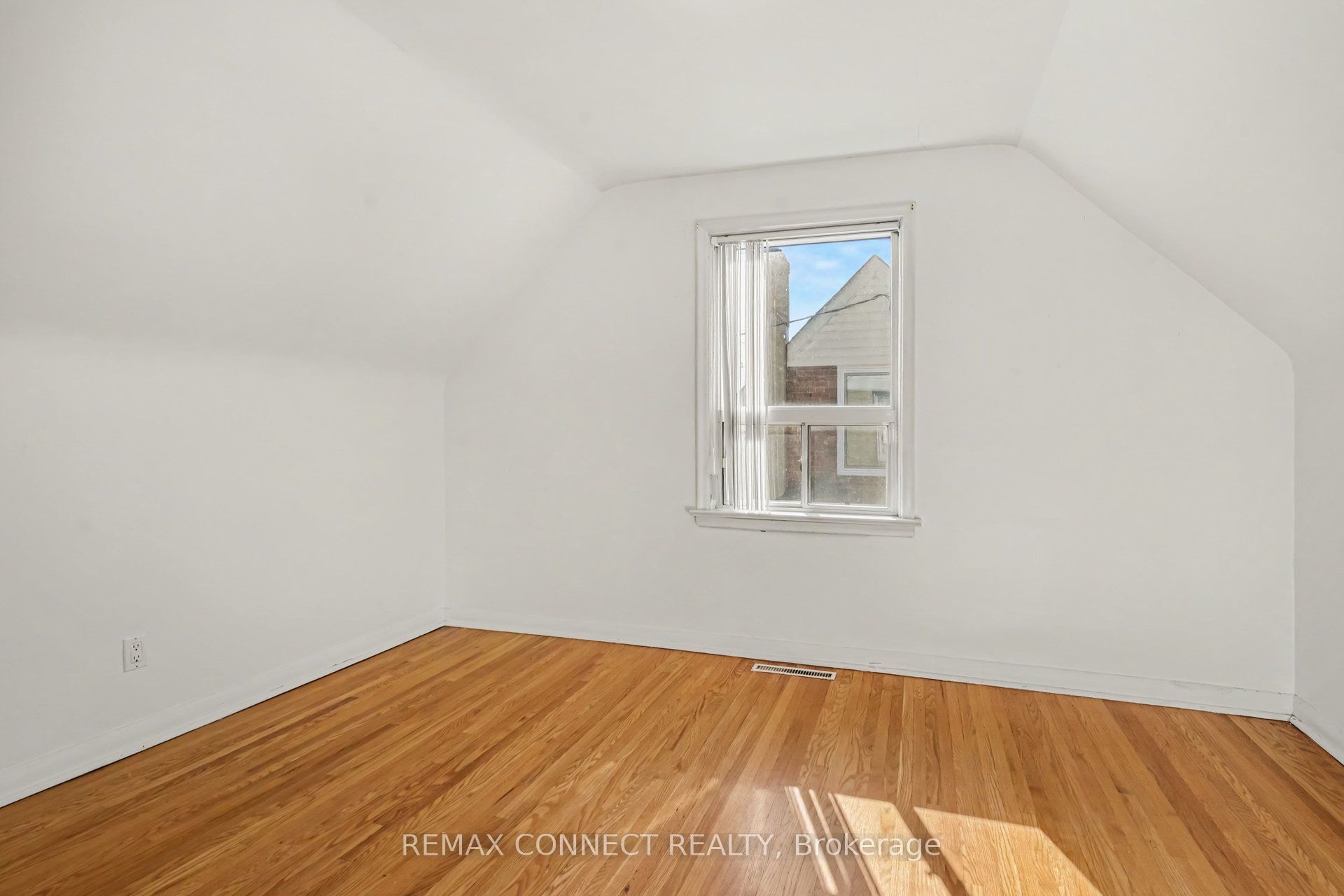 656 Browns Line Property Photo 10
