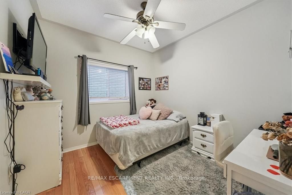 52 Mistycreek Crescent Property Photo 15
