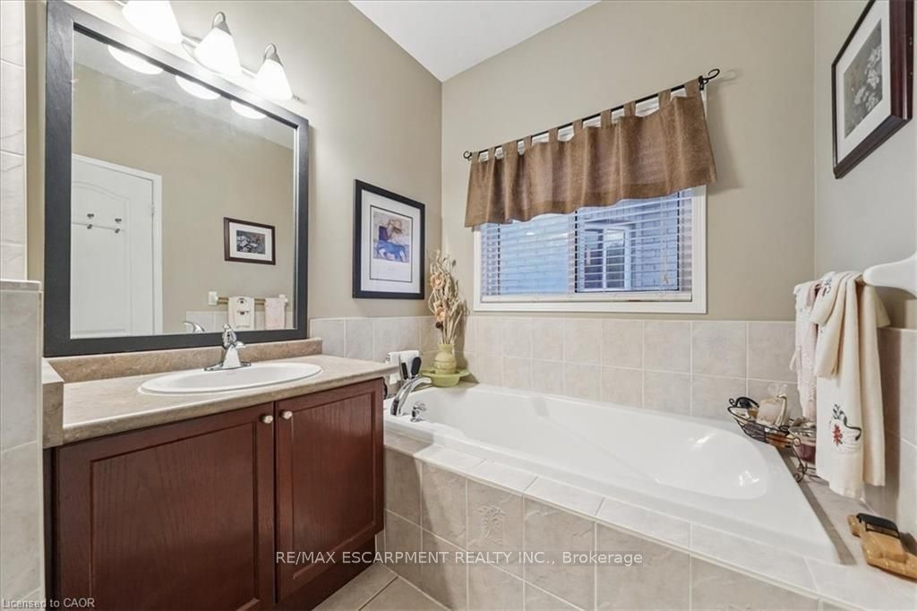 52 Mistycreek Crescent Property Photo 20