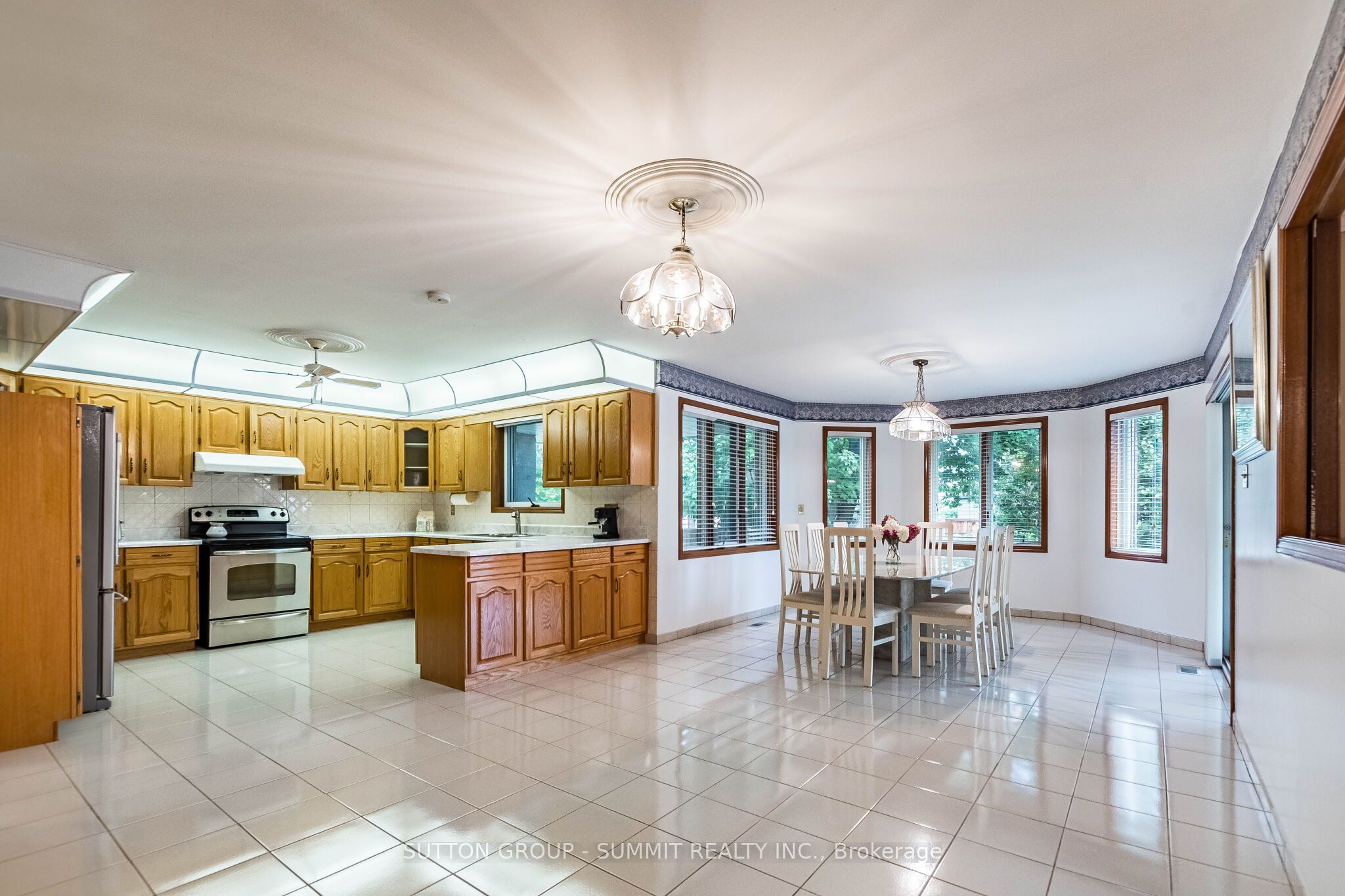 2477 Cliff Road Property Photo 9