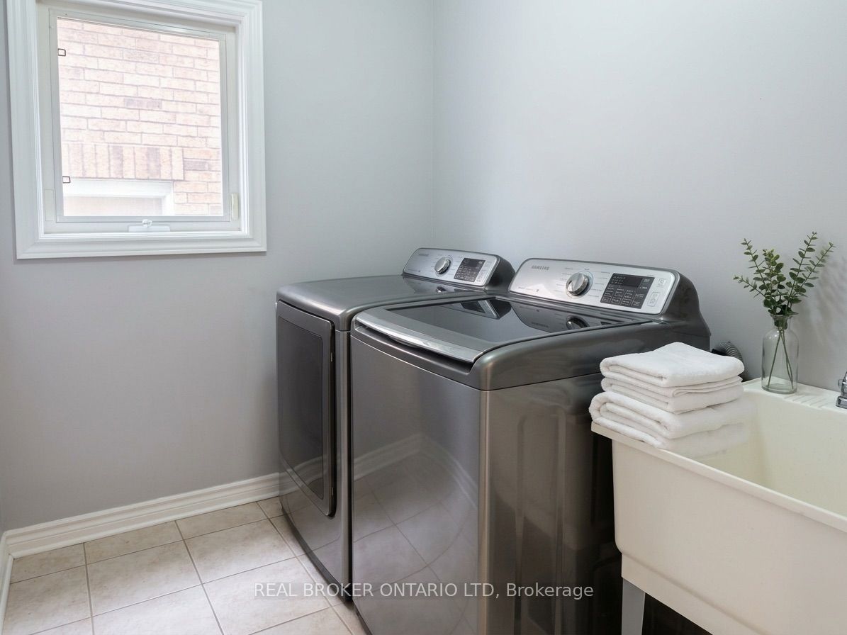 88 Sir Jacobs Crescent (main) Property Photo 3