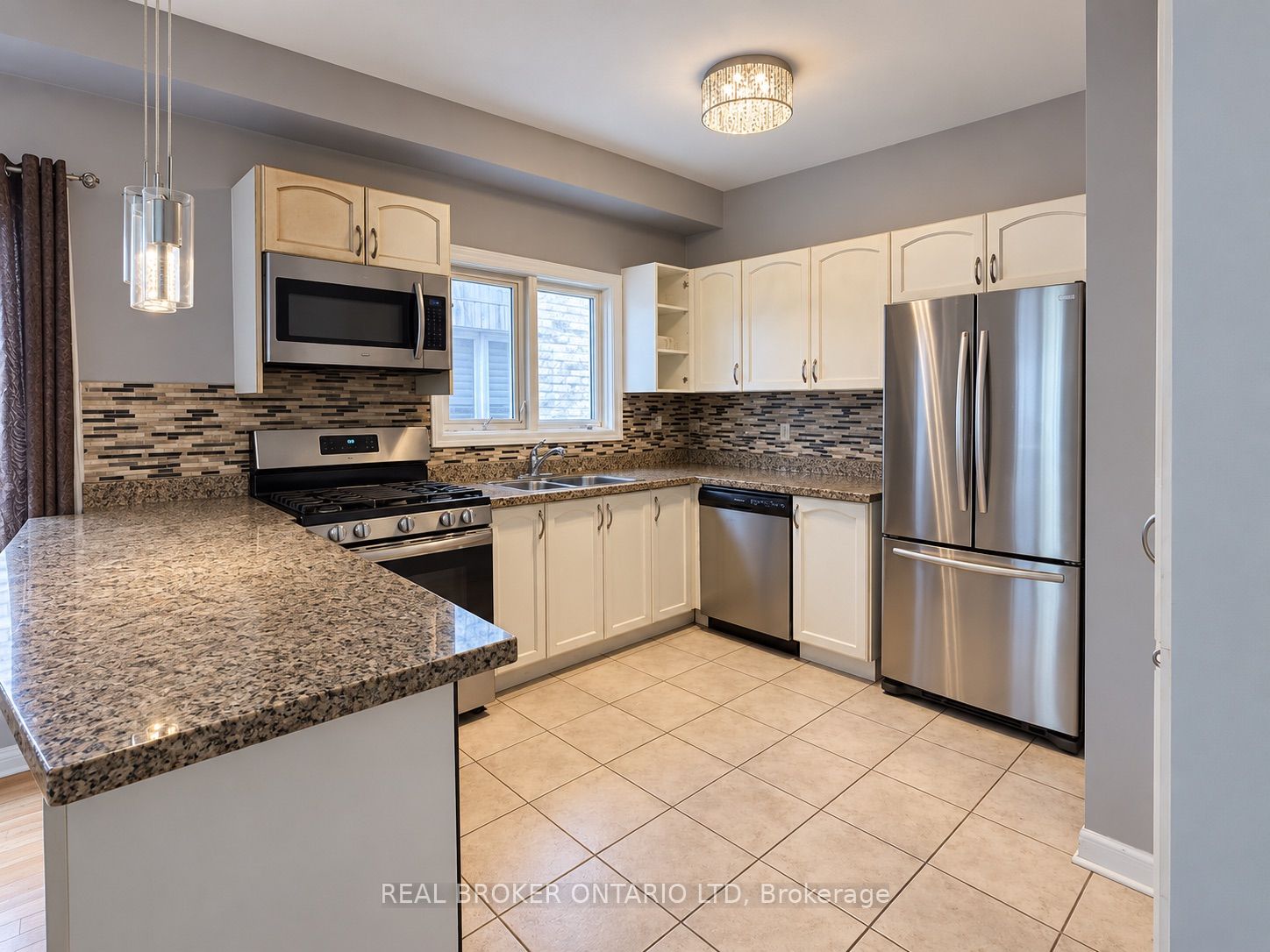 88 Sir Jacobs Crescent (main) Property Photo 5