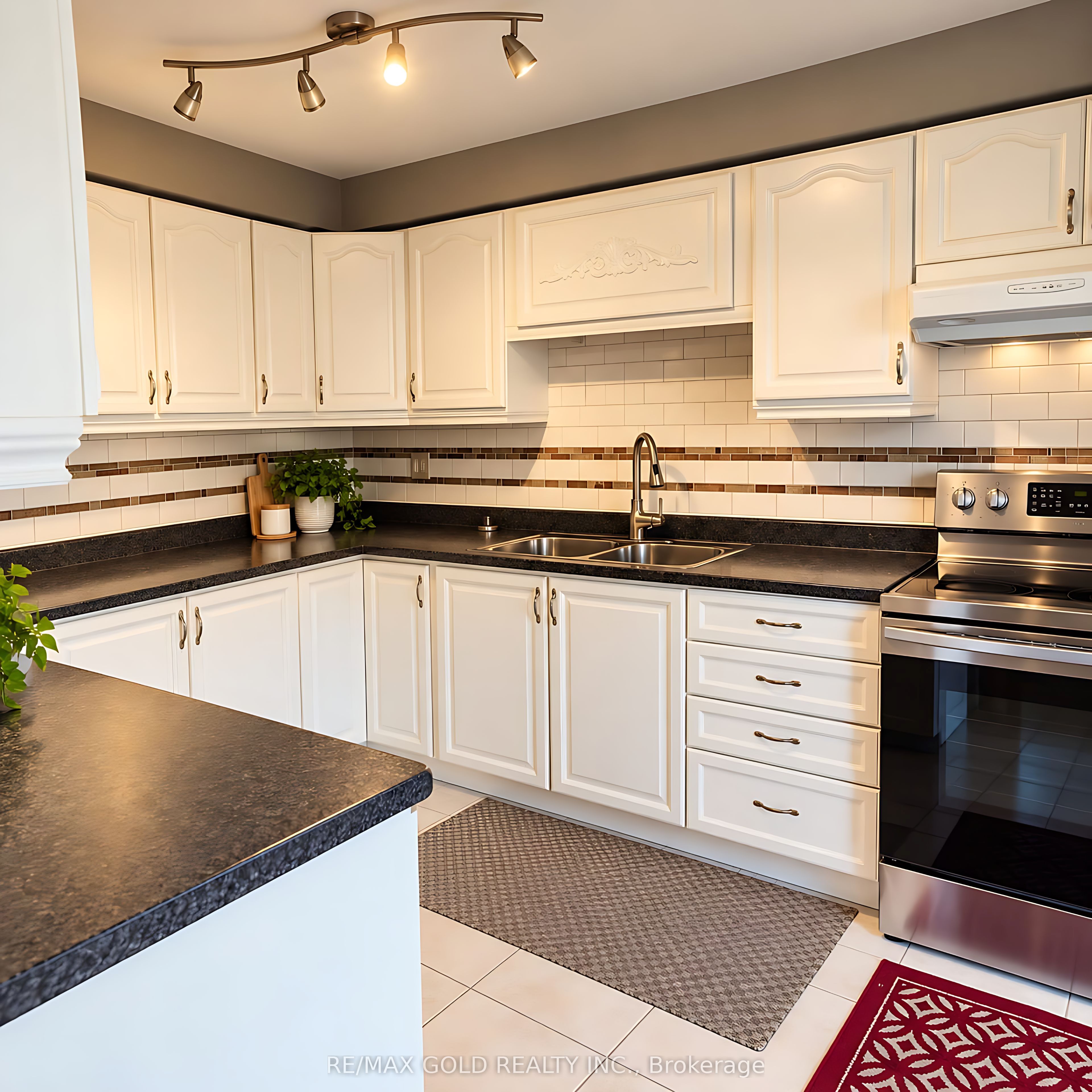 32 Steven Court Property Photo 11