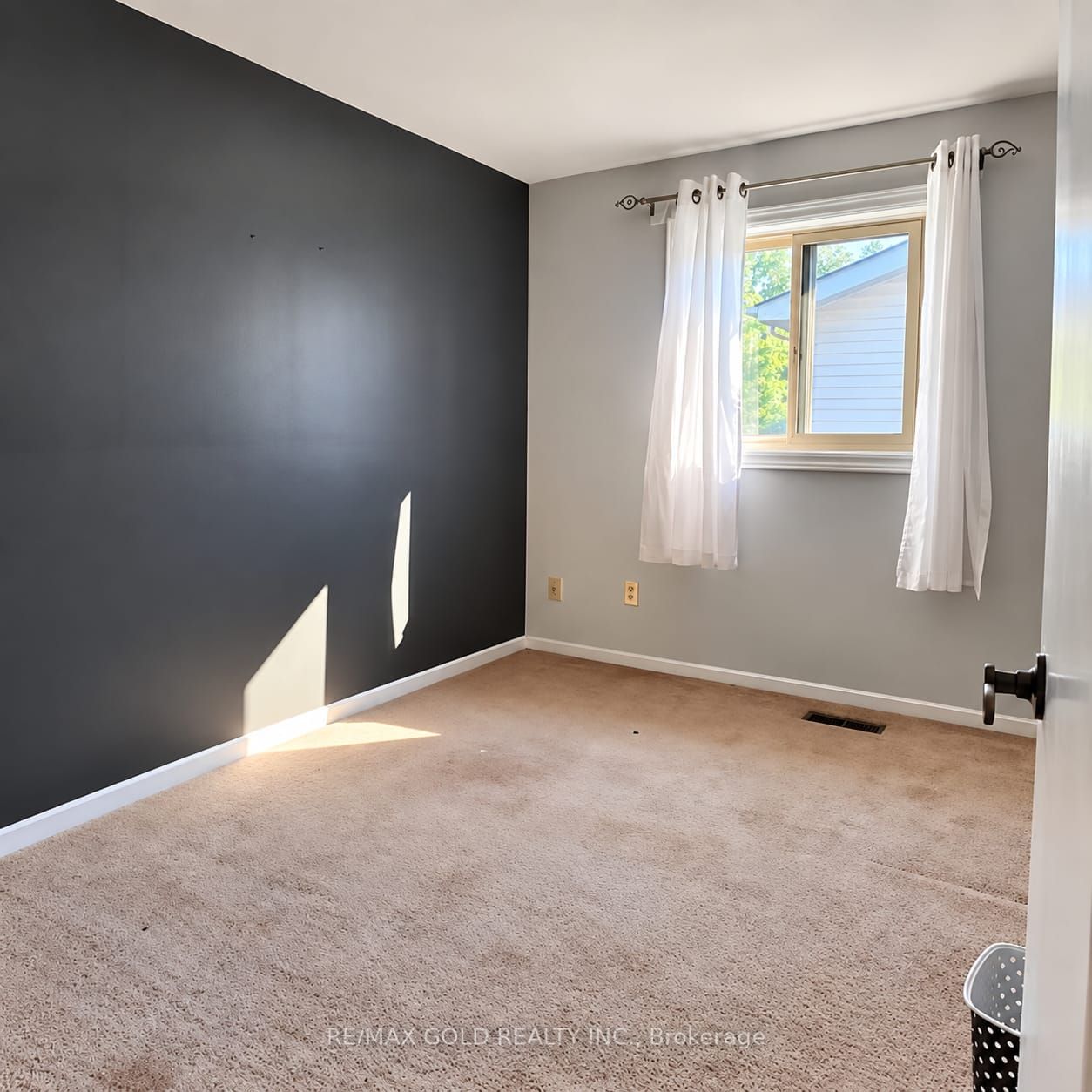 32 Steven Court Property Photo 15