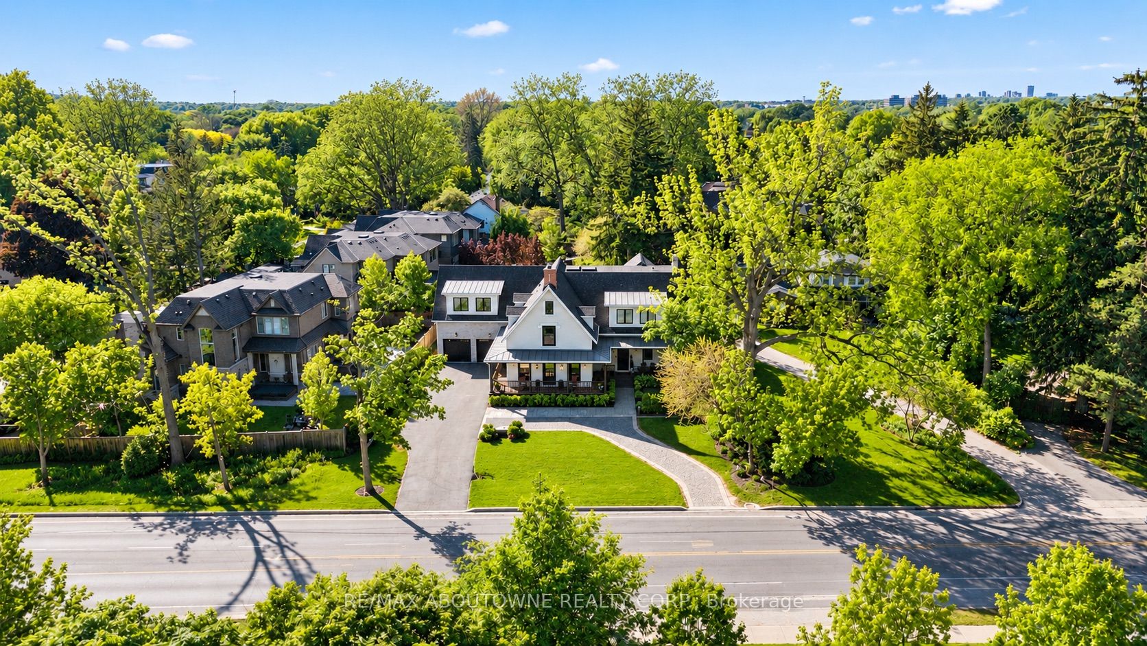 489 Lakeshore Road W Property Photo 1