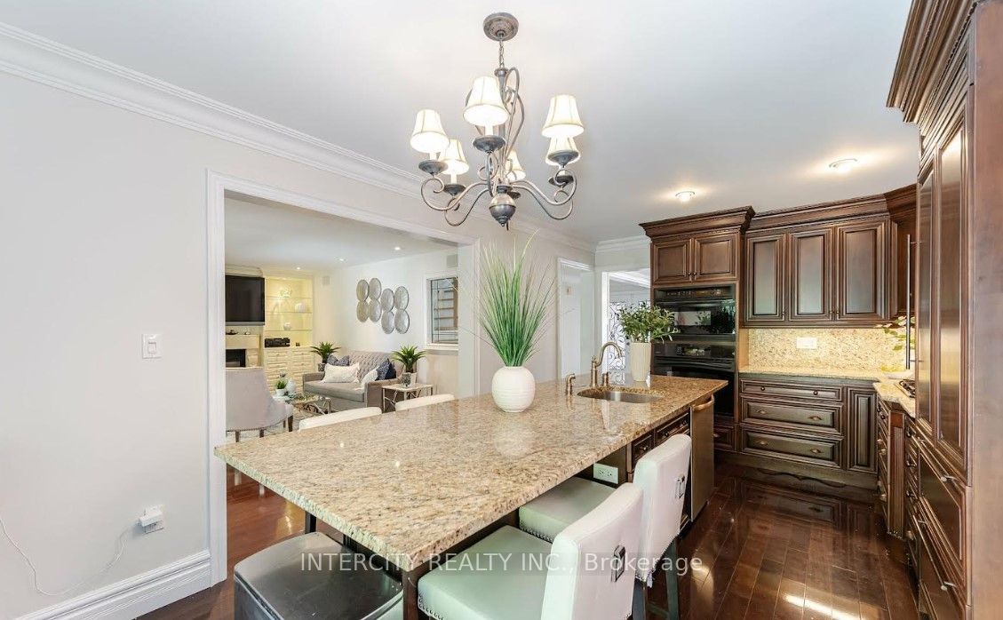 724 Peter Robertson Boulevard Property Photo 8