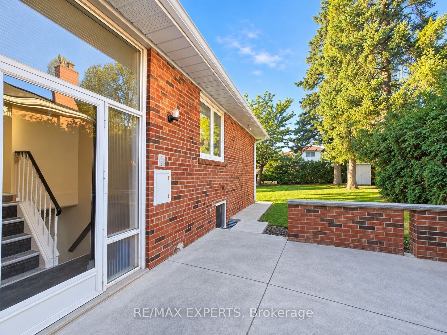 24 Roskell Crescent Property Photo 2