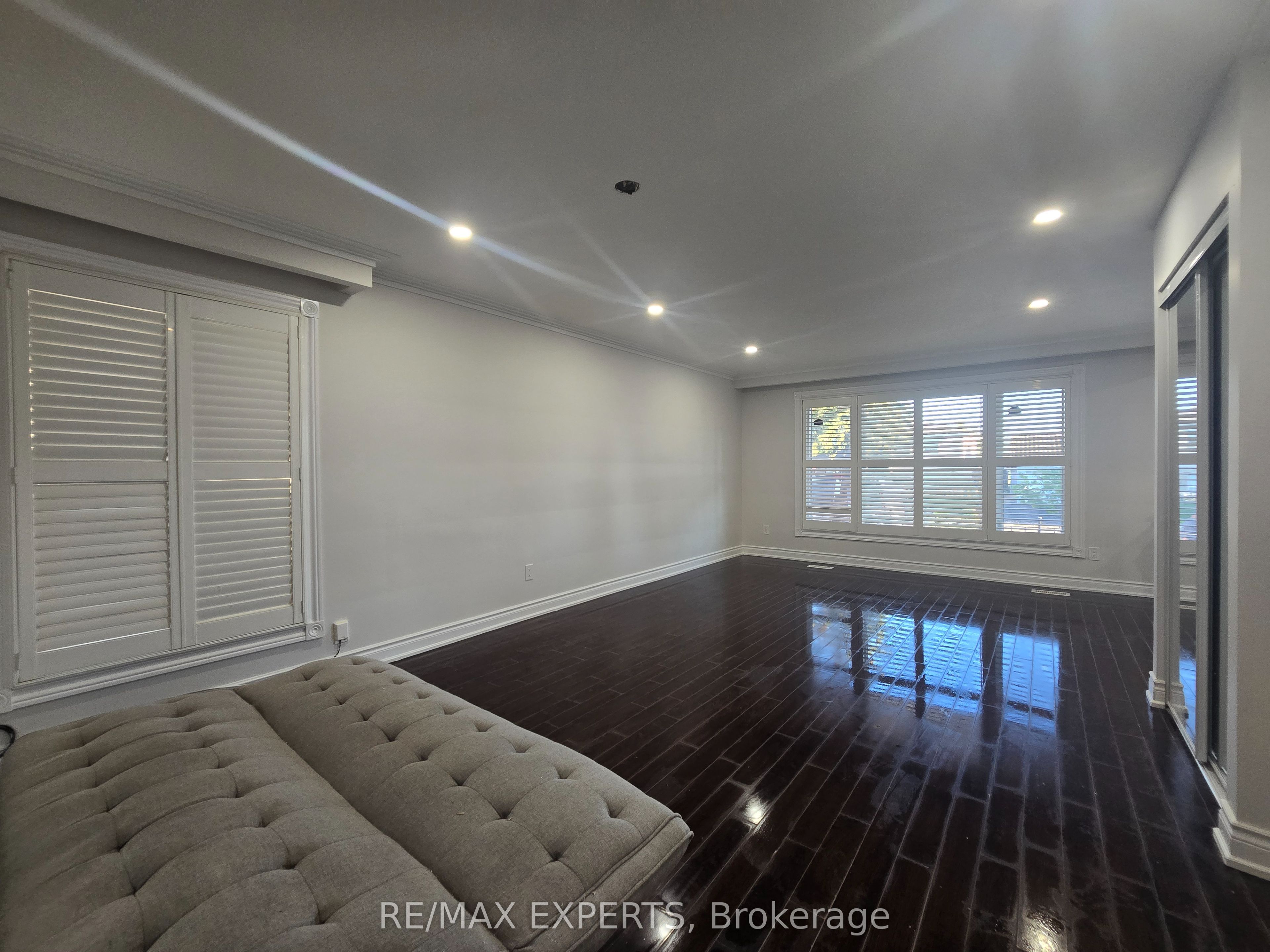 24 Roskell Crescent Property Photo 4