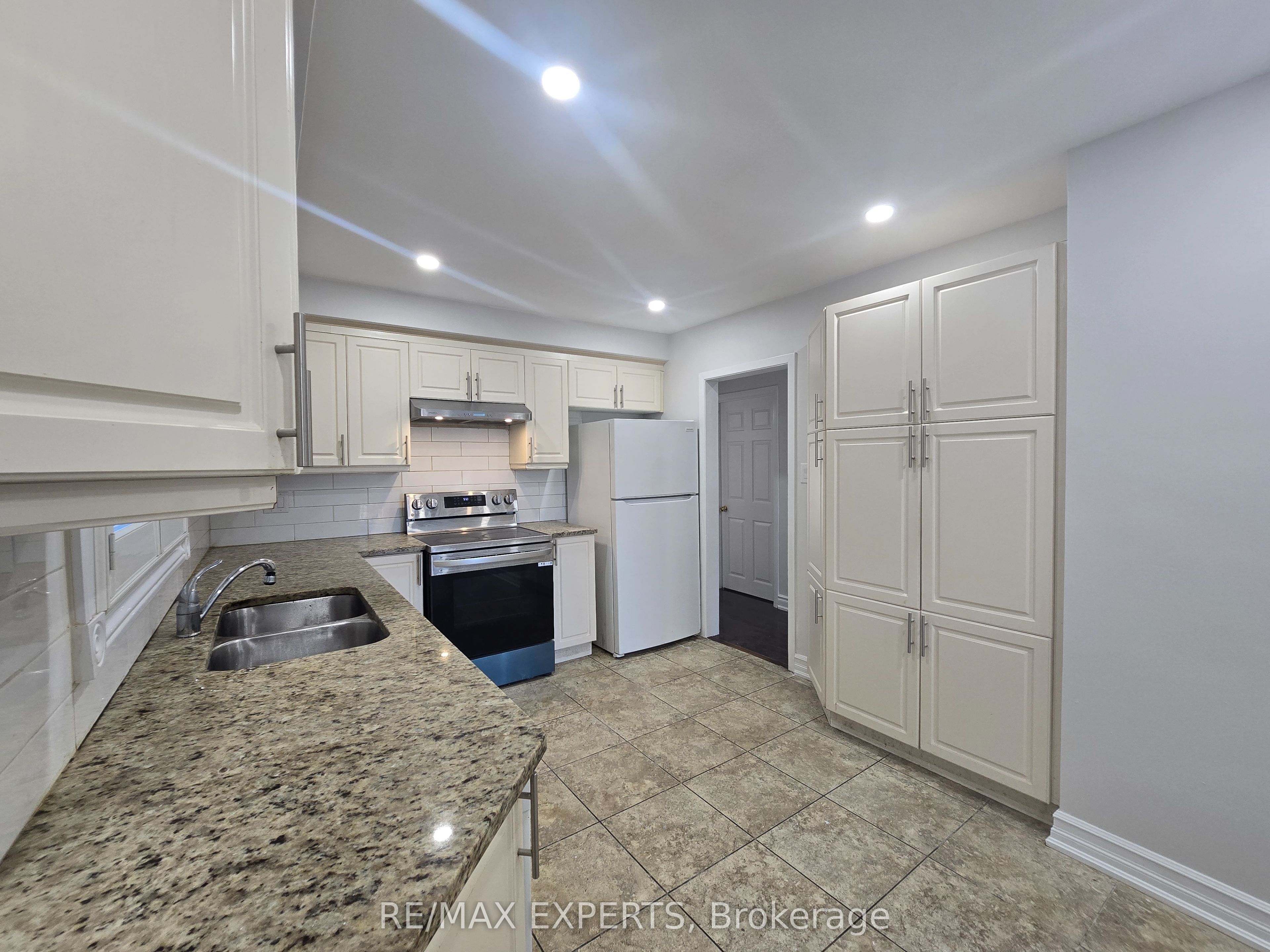 24 Roskell Crescent Property Photo 9