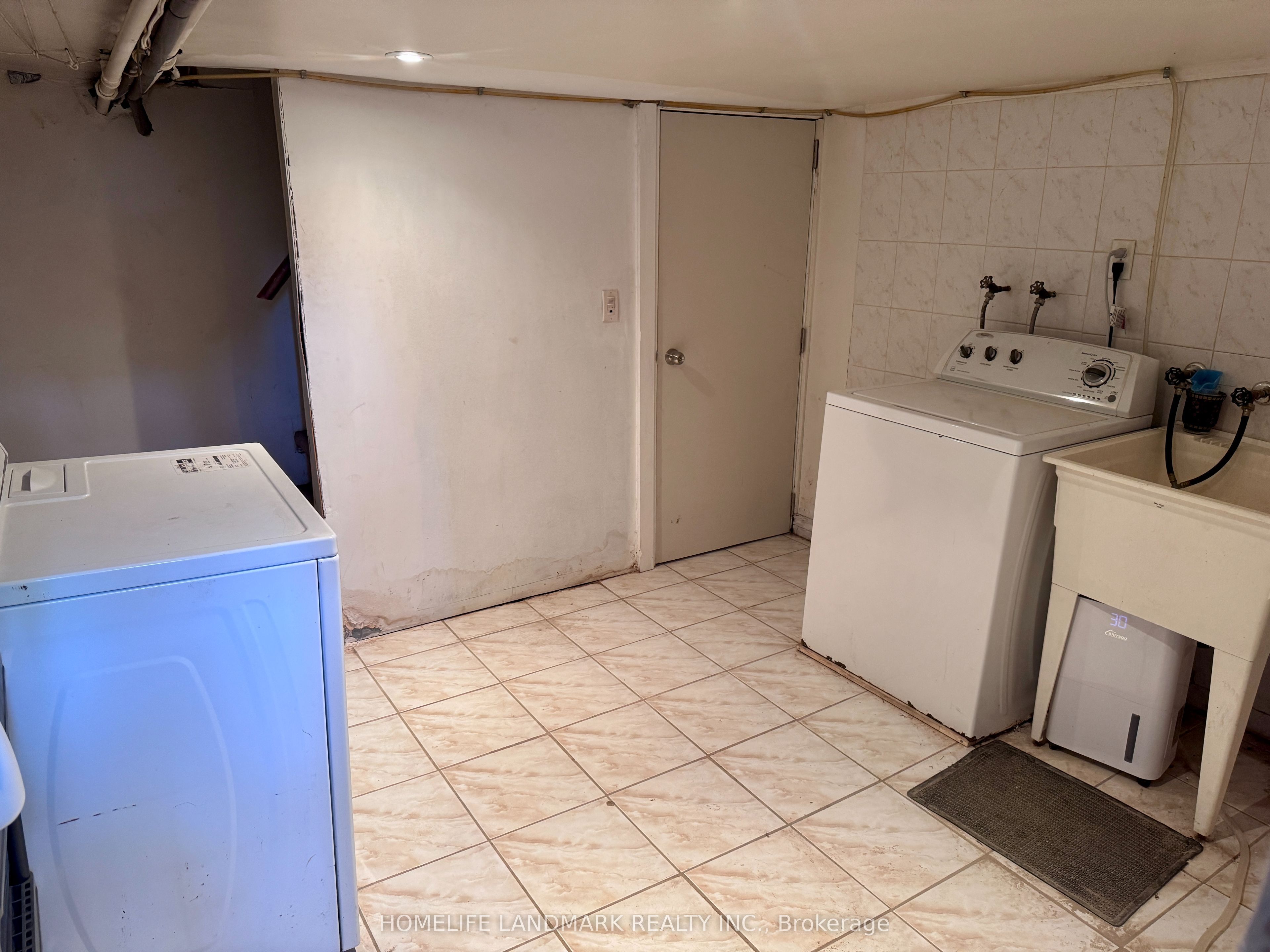 415 Delaware Avenue Lower Property Photo 6